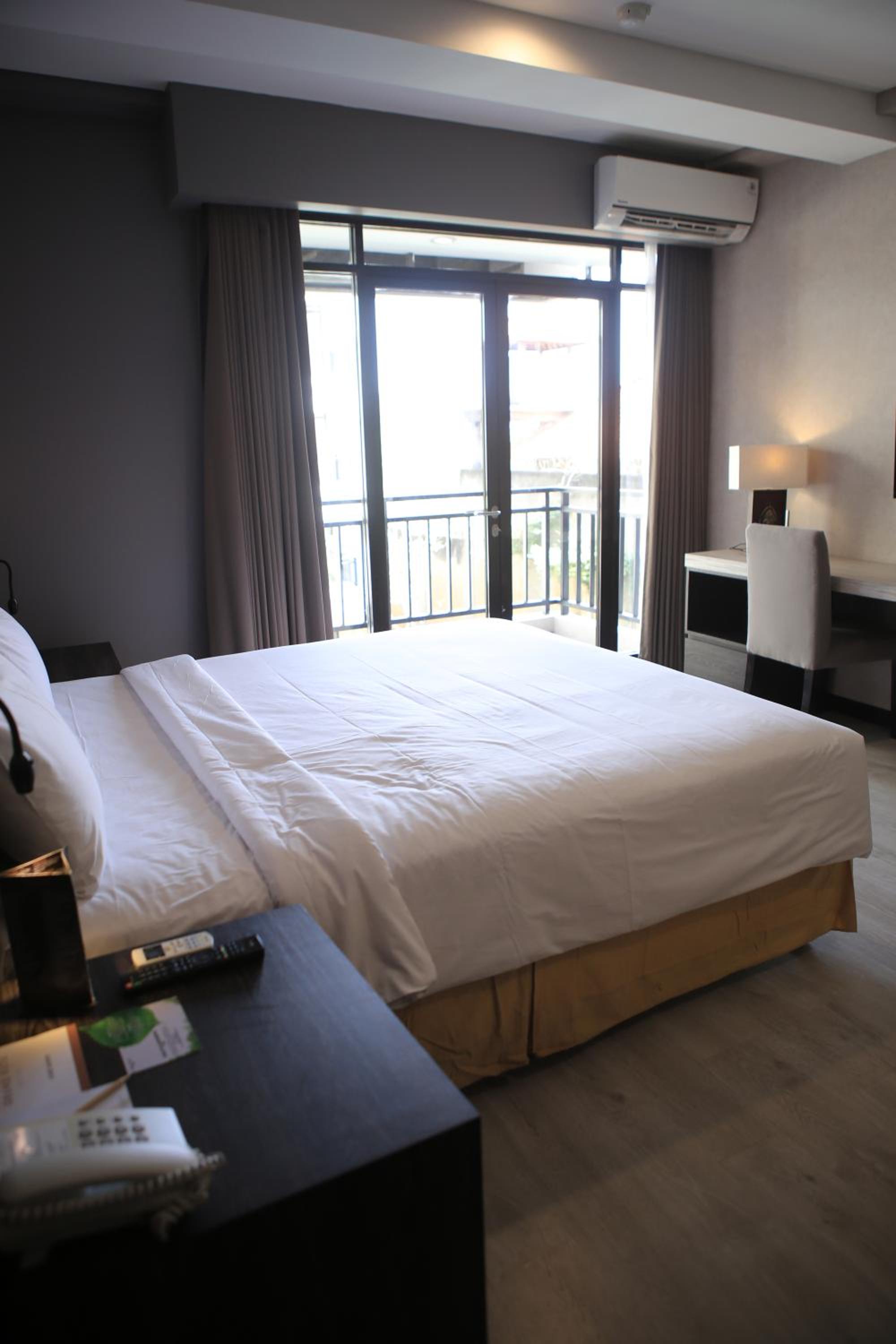 Deluxe Double or Twin Room - Photo 11