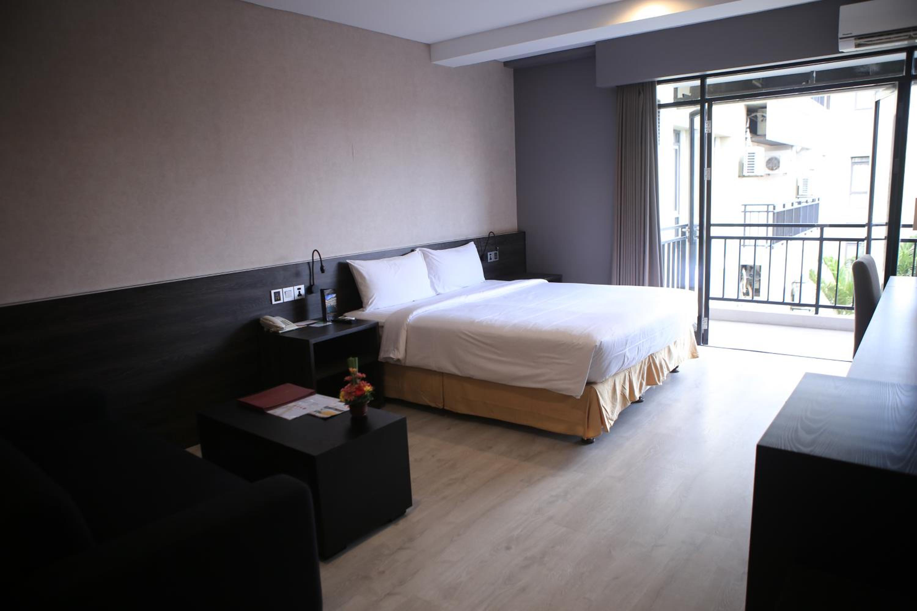 Deluxe Double or Twin Room - Photo 10
