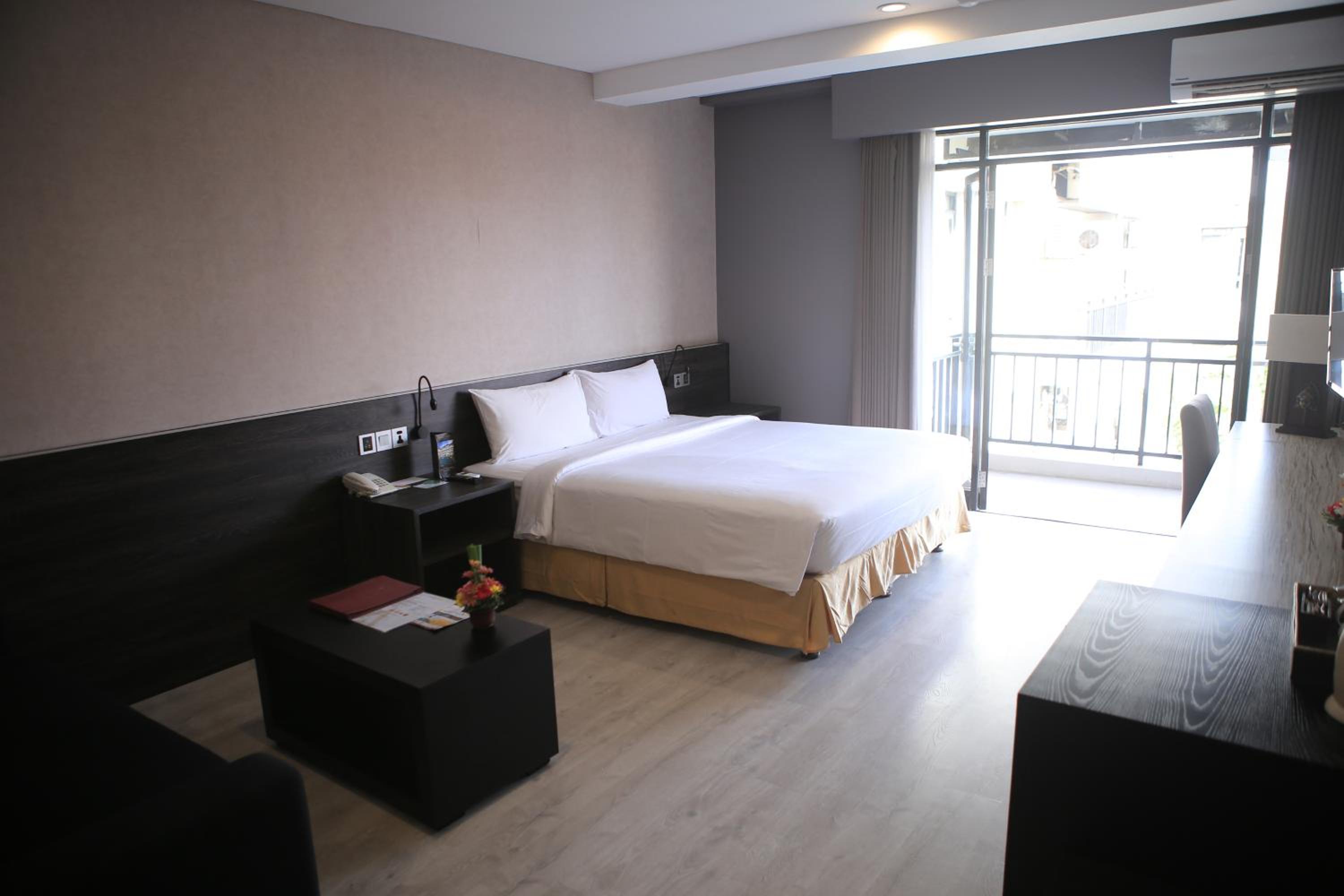 Deluxe Double or Twin Room - Photo 7