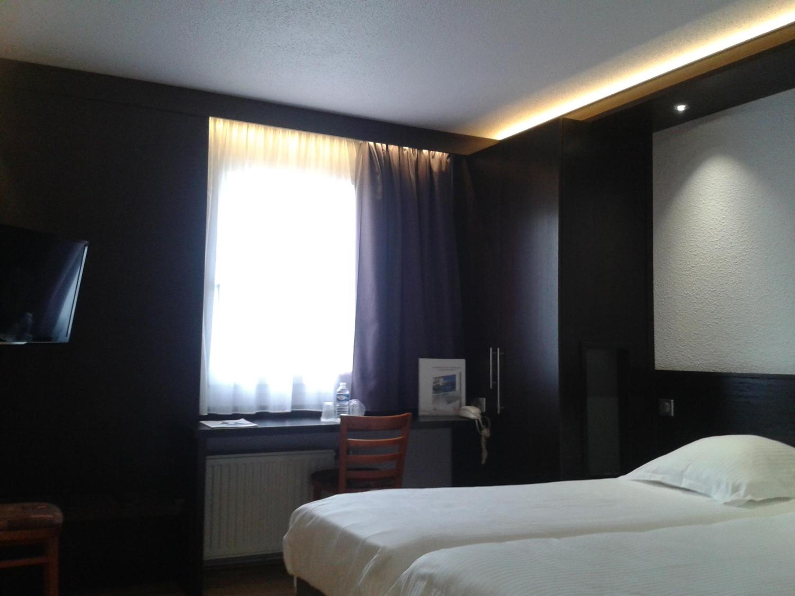 Standard Twin Room - Photo 1