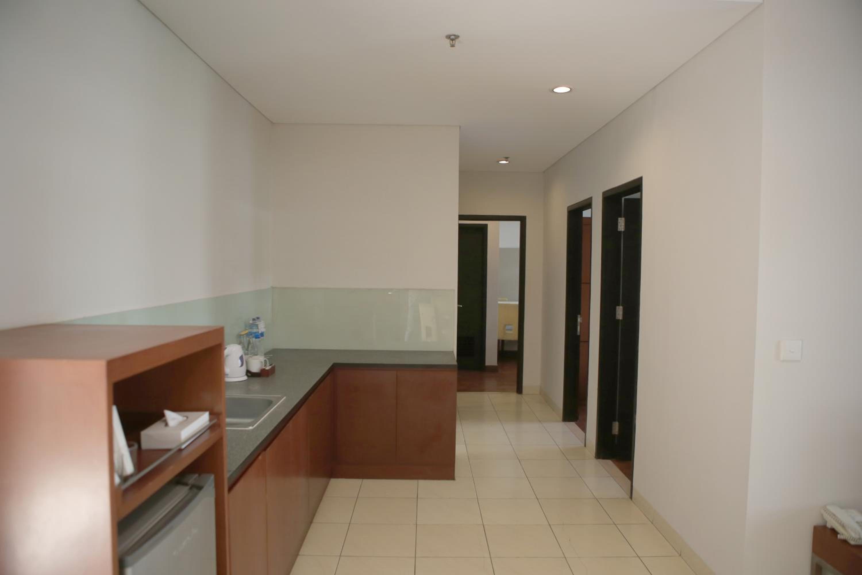 Three-Bedroom Suite - Photo 4