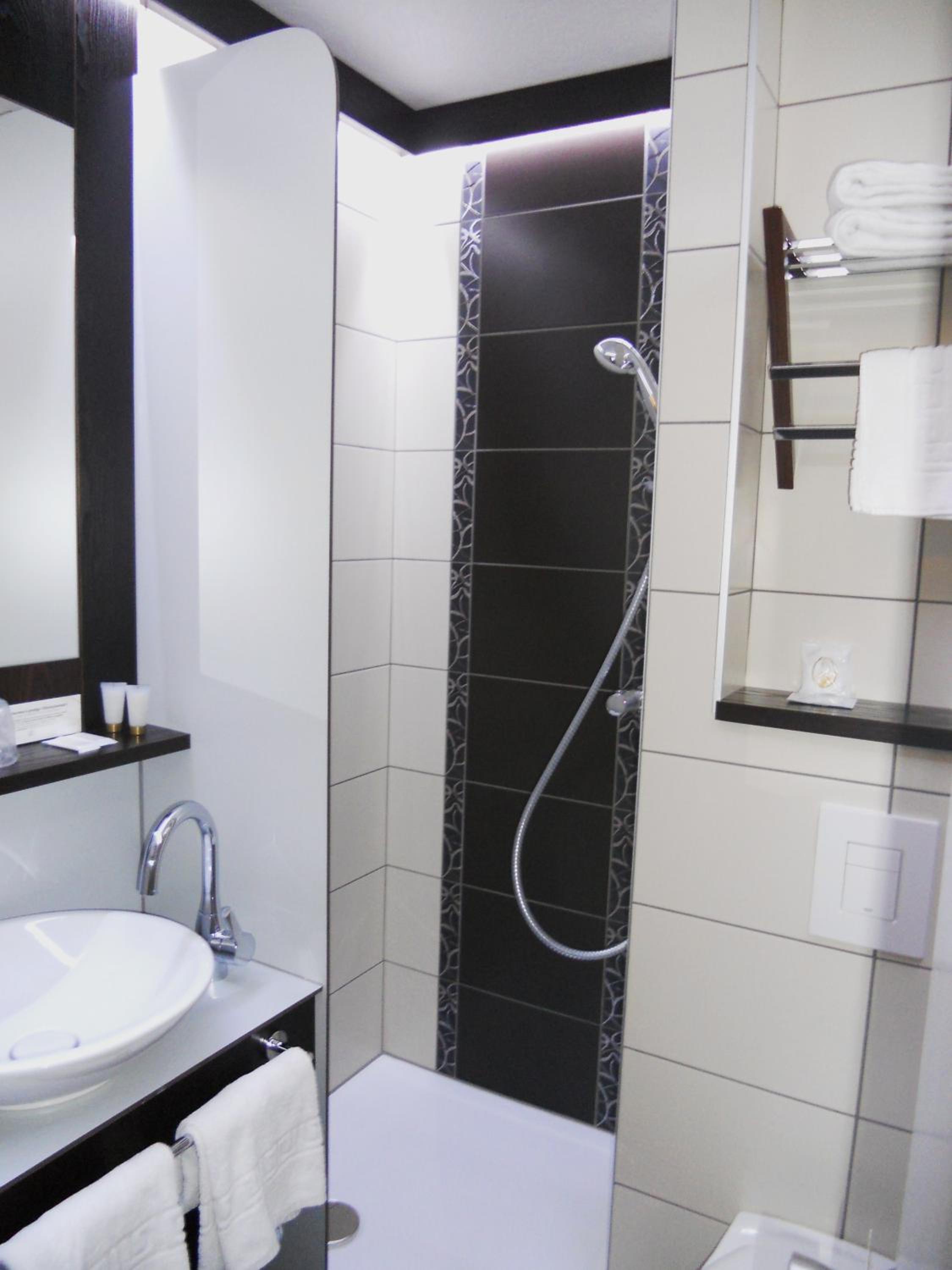 Standard Double Room - Photo 5