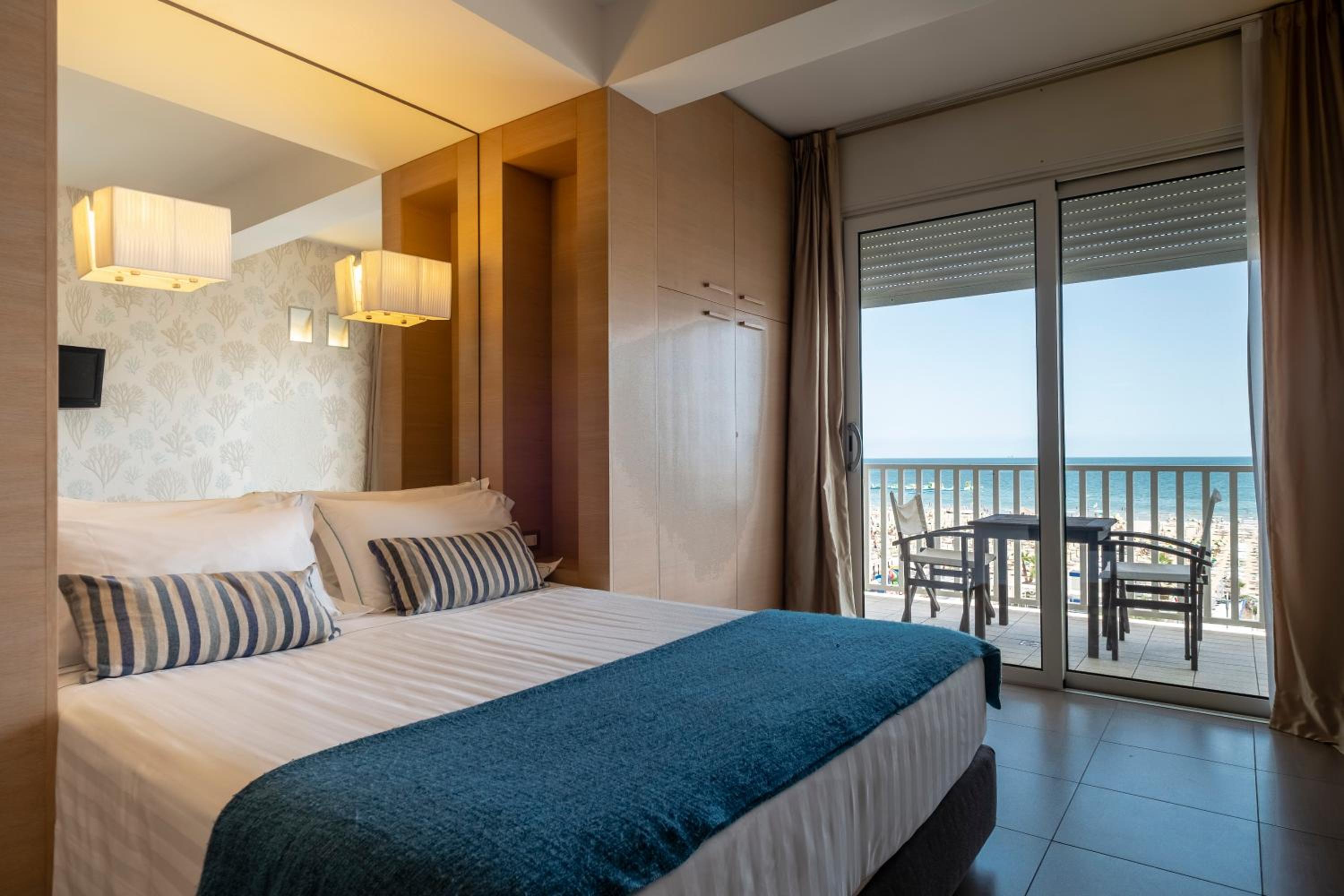 Superior Double Room with Sea View - Photo 4