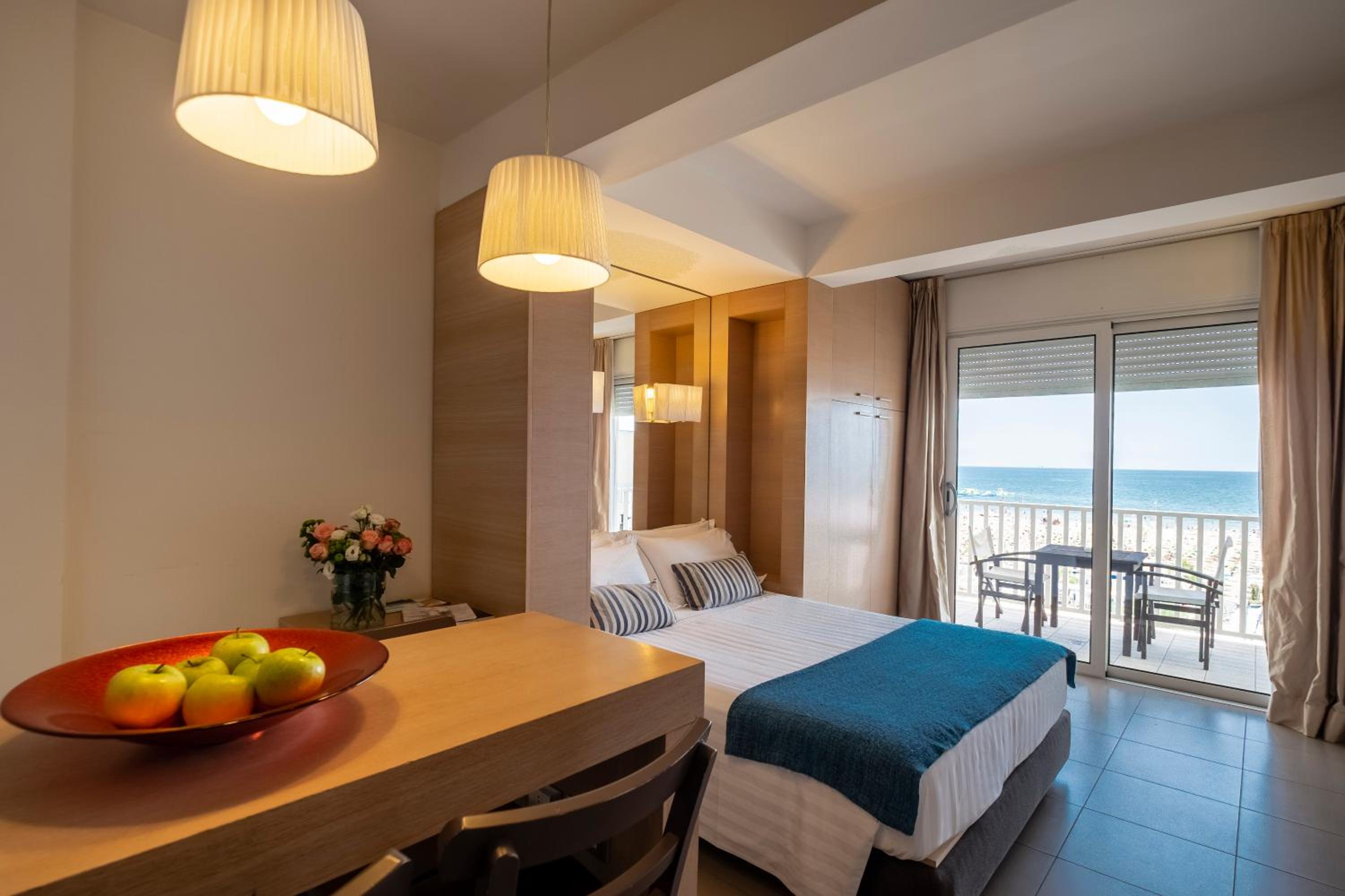 Superior Double Room with Sea View - Photo 3