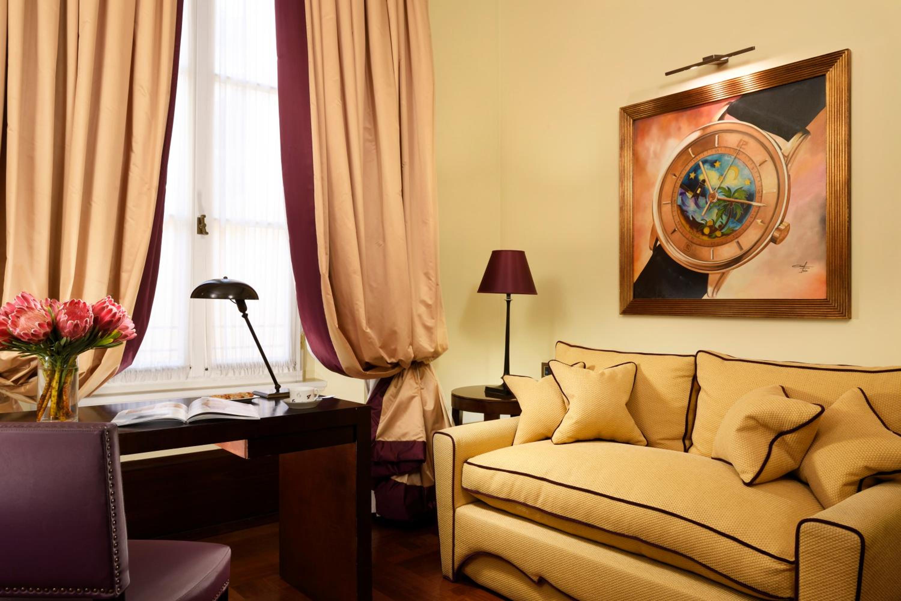 Suite - Photo 2