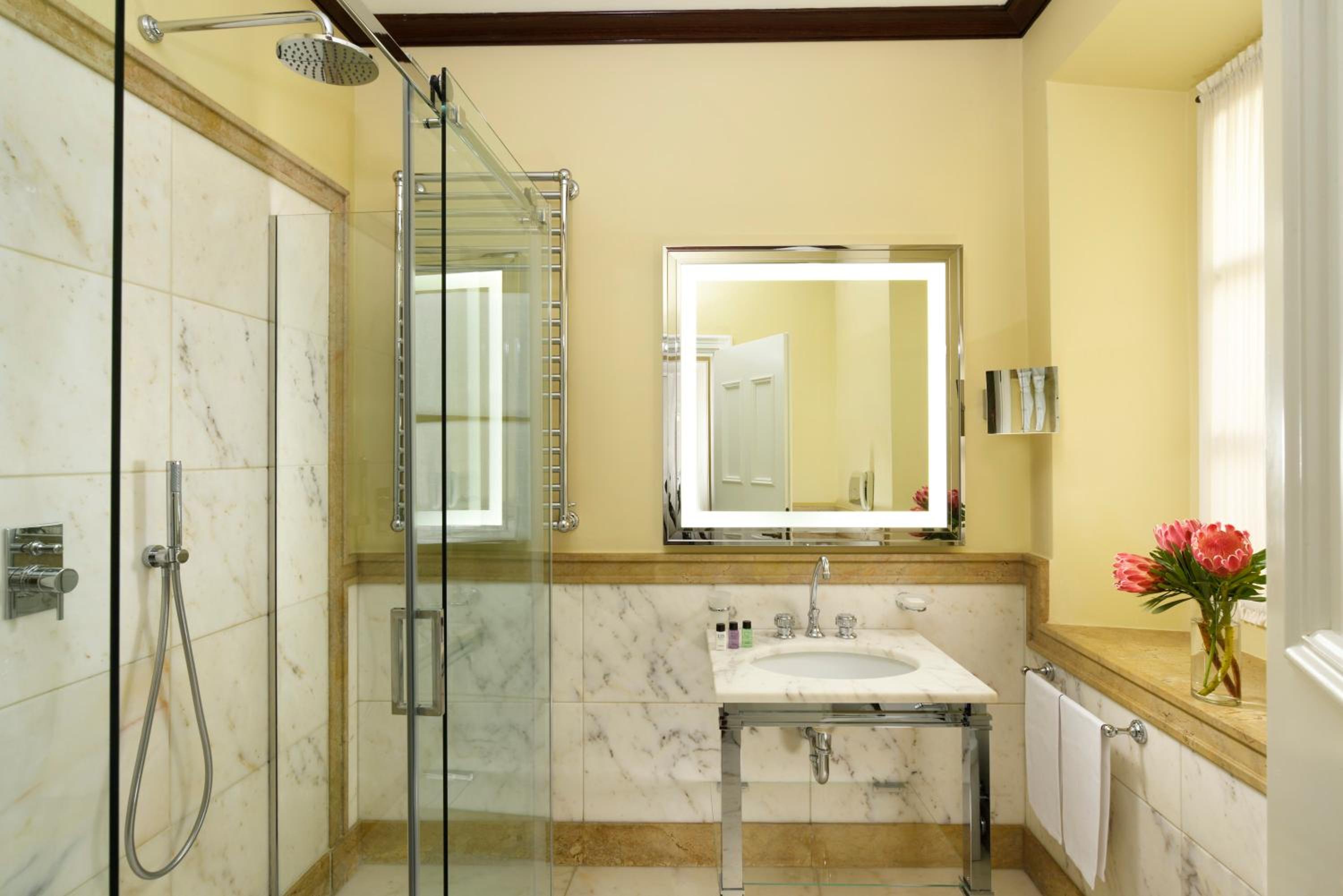 Suite - Photo 3