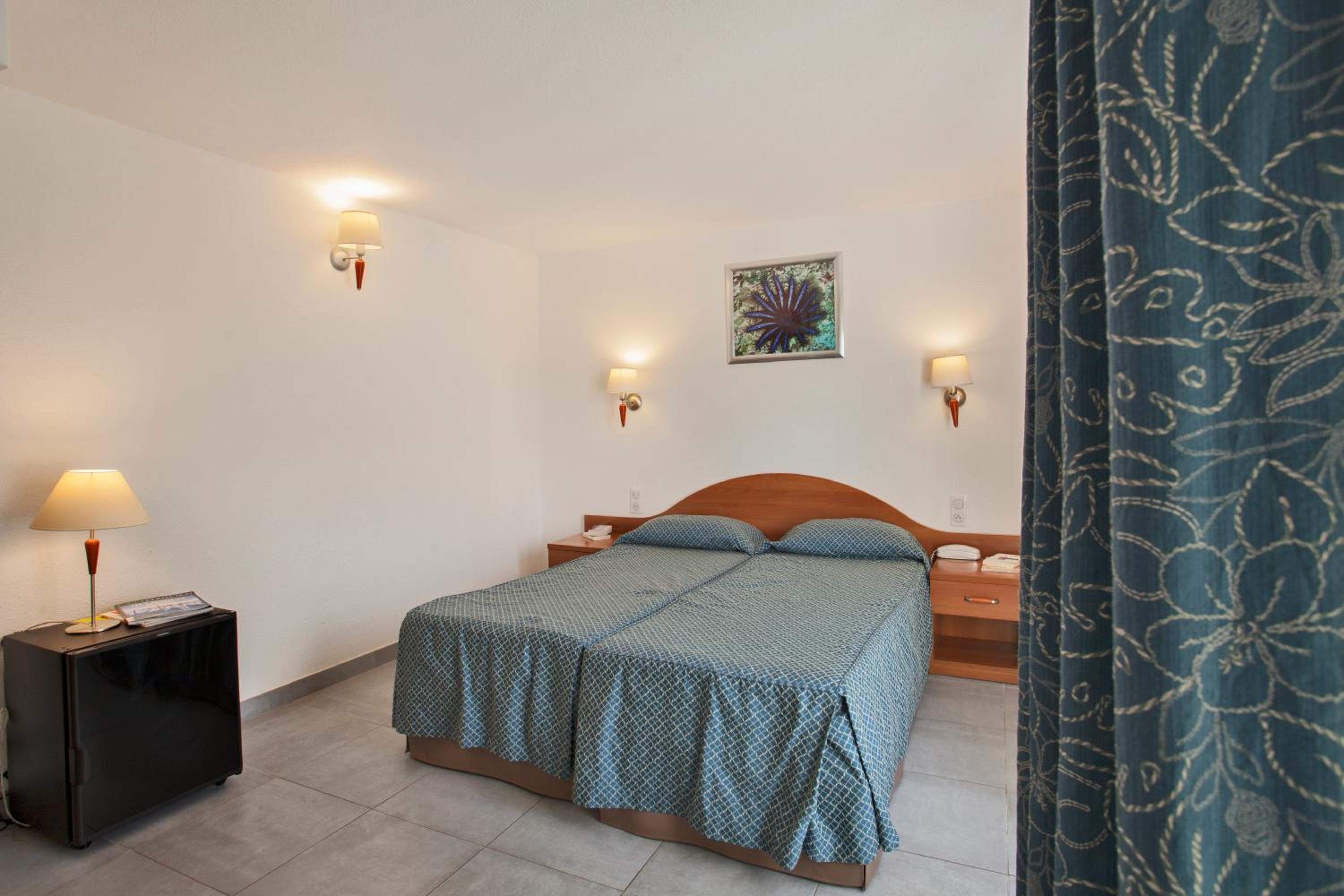 Double Room with Street View - Disability Access - Photo 1