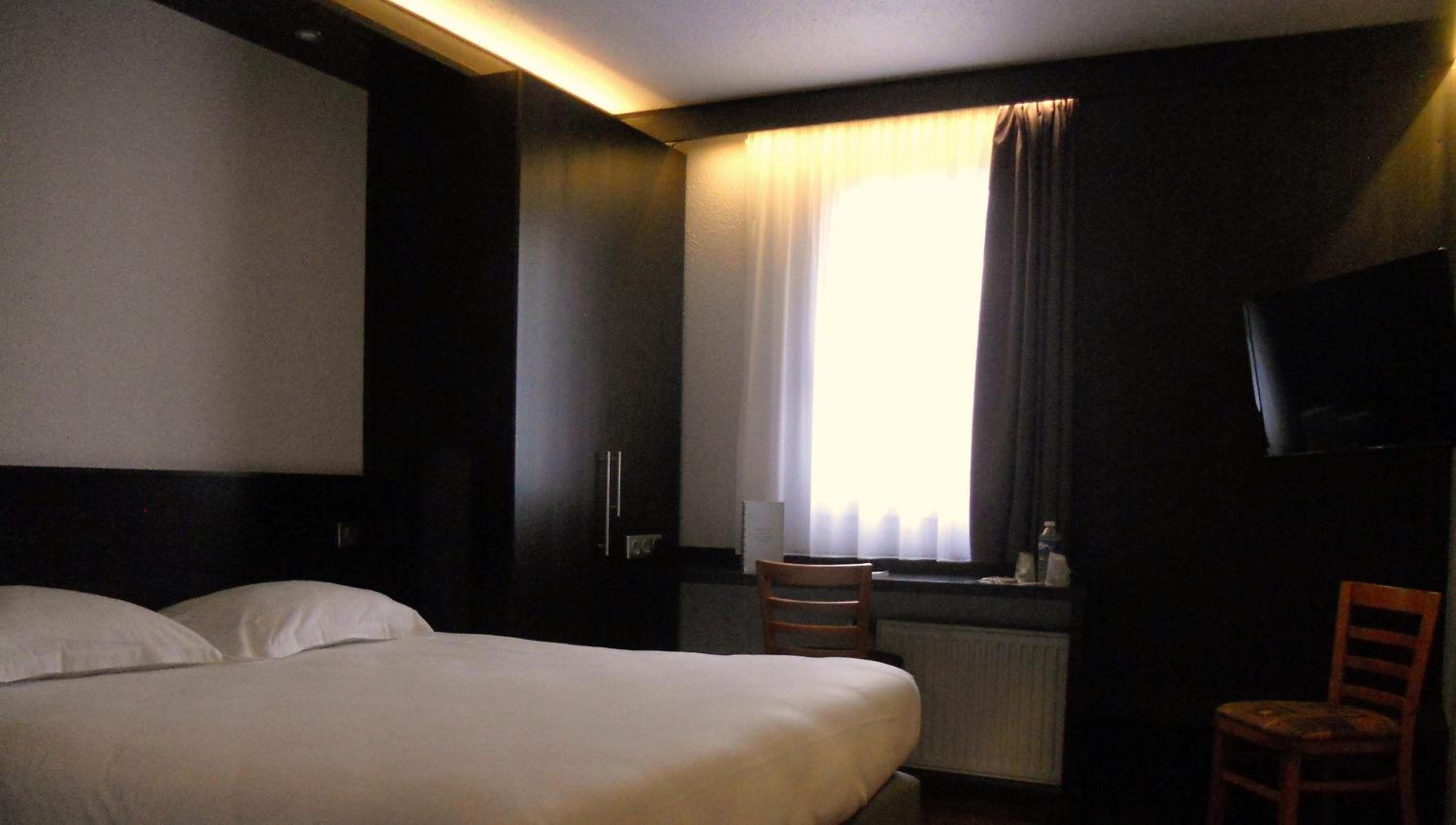 Standard Double Room - Photo 2