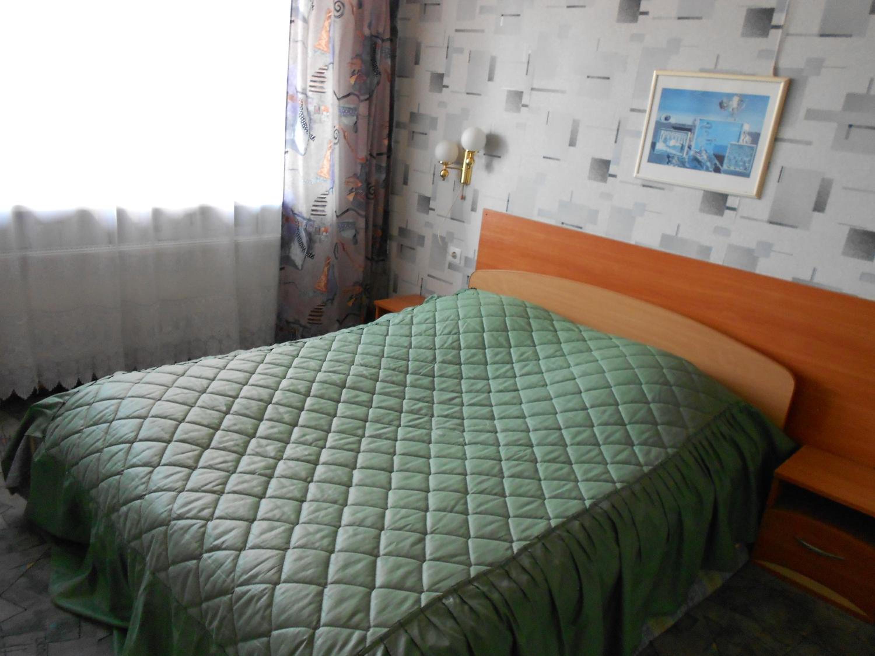 Large Double Room - Photo 1