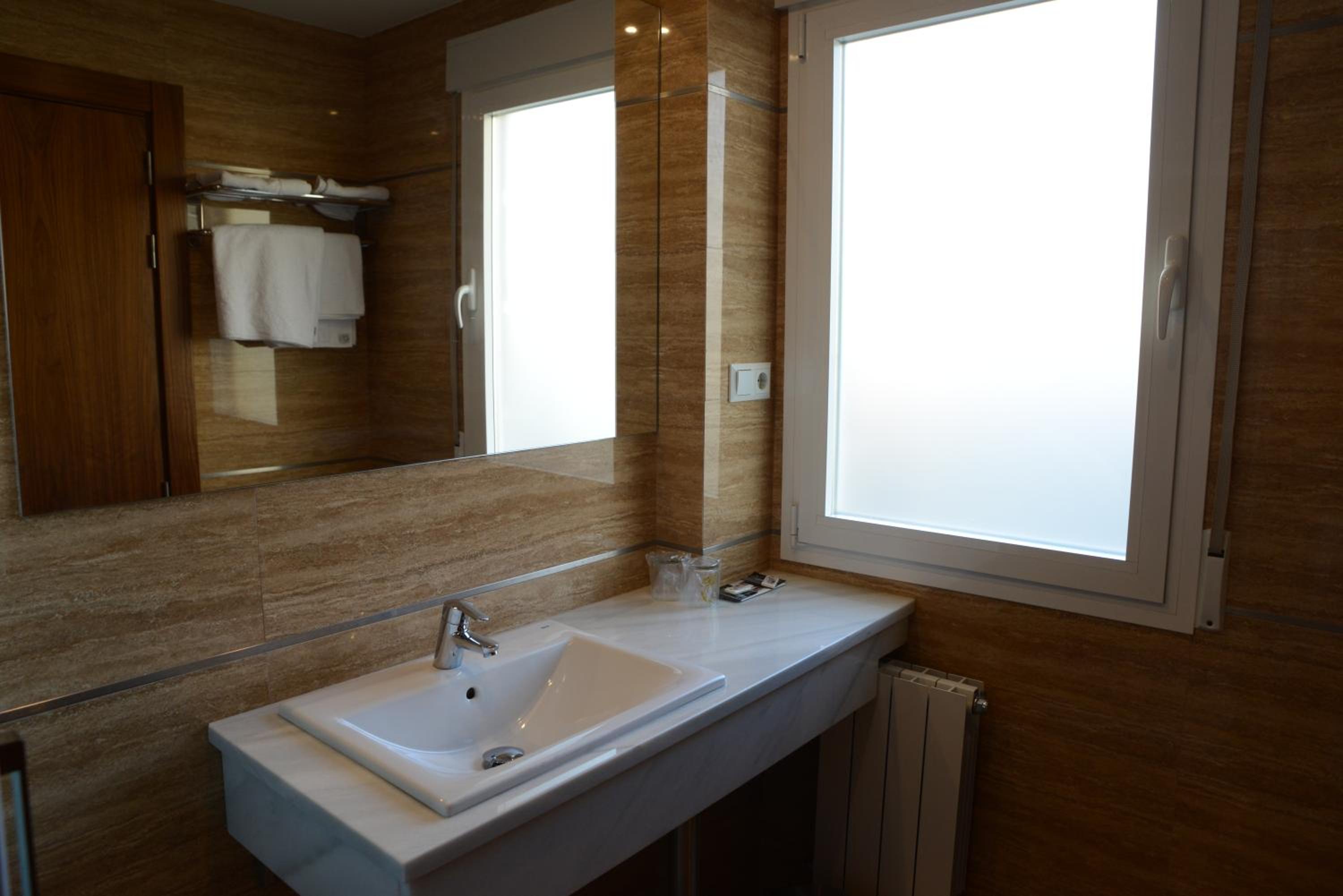 Double Room - Photo 10