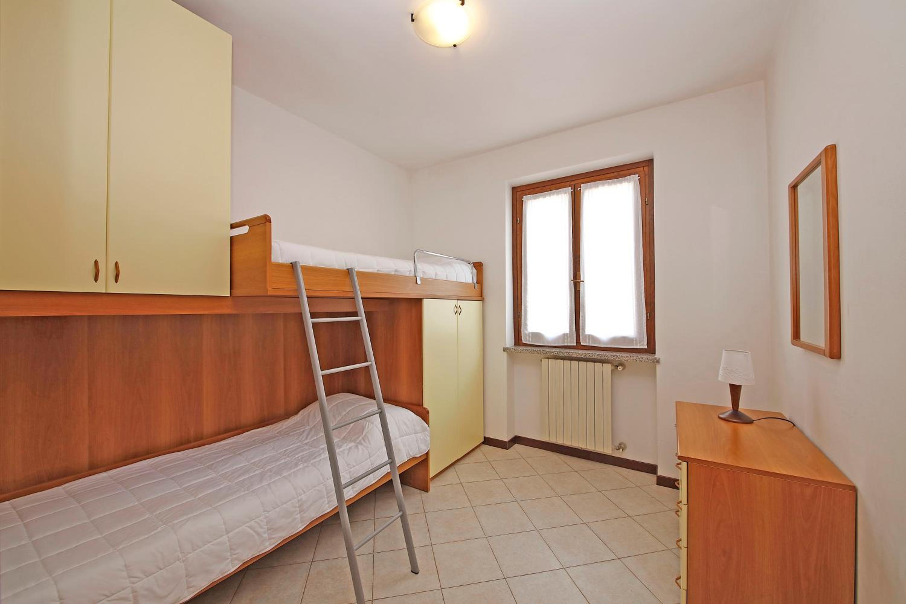 Classic Two-Bedroom Apartment with partial Lake View photo 3