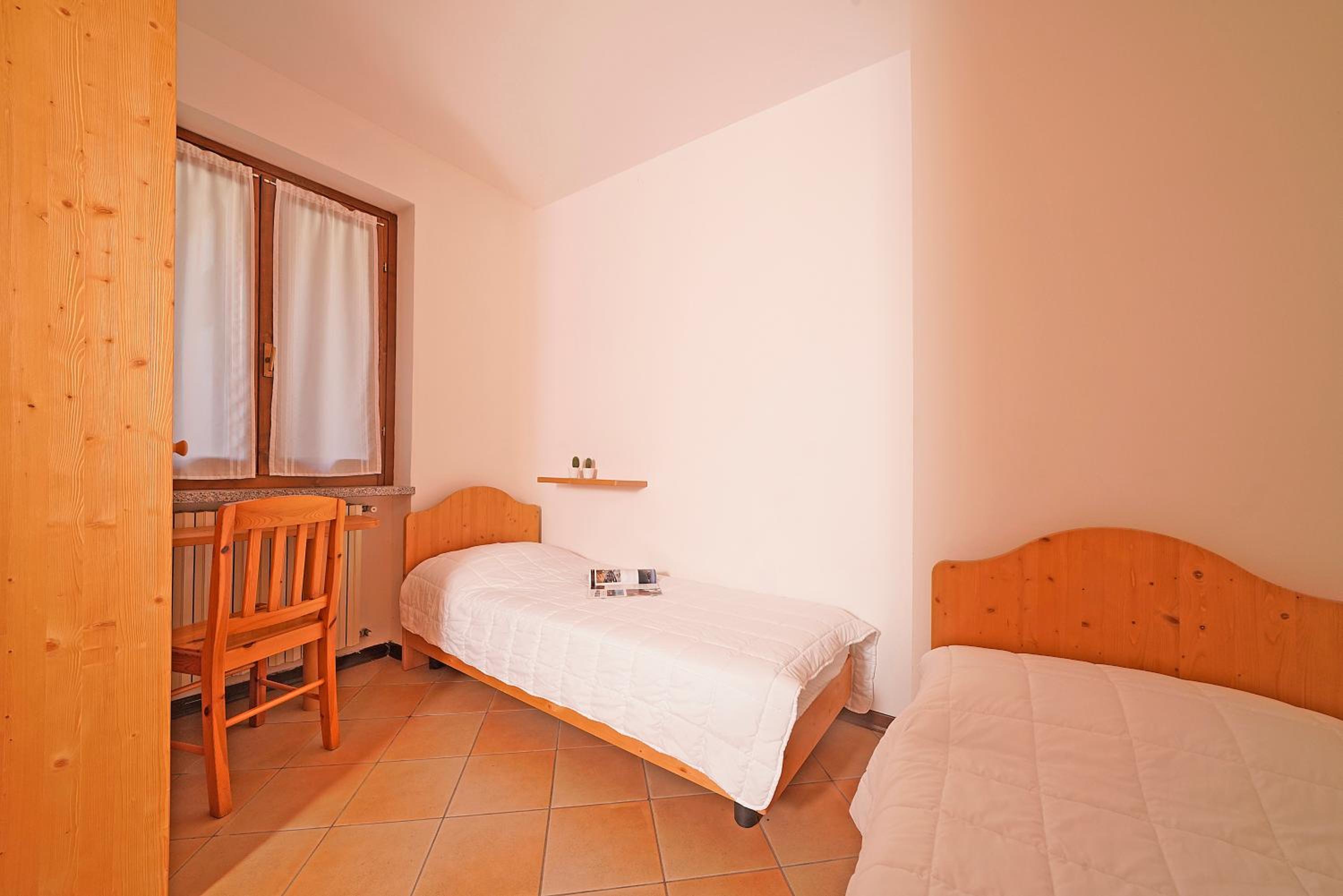 Economy Two-Bedroom Apartment with Mountain View photo 2