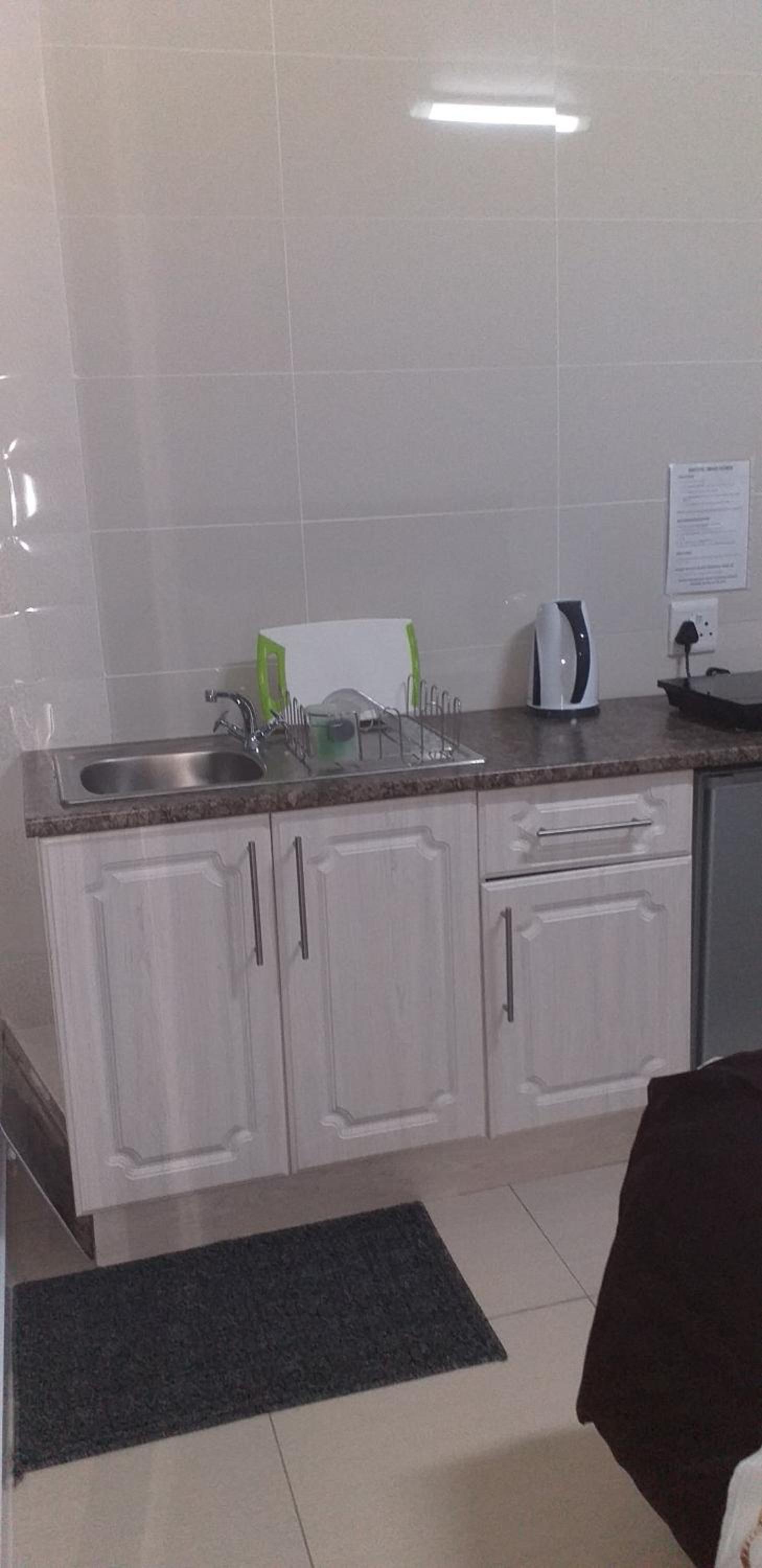 Budget Double Room - Photo 2