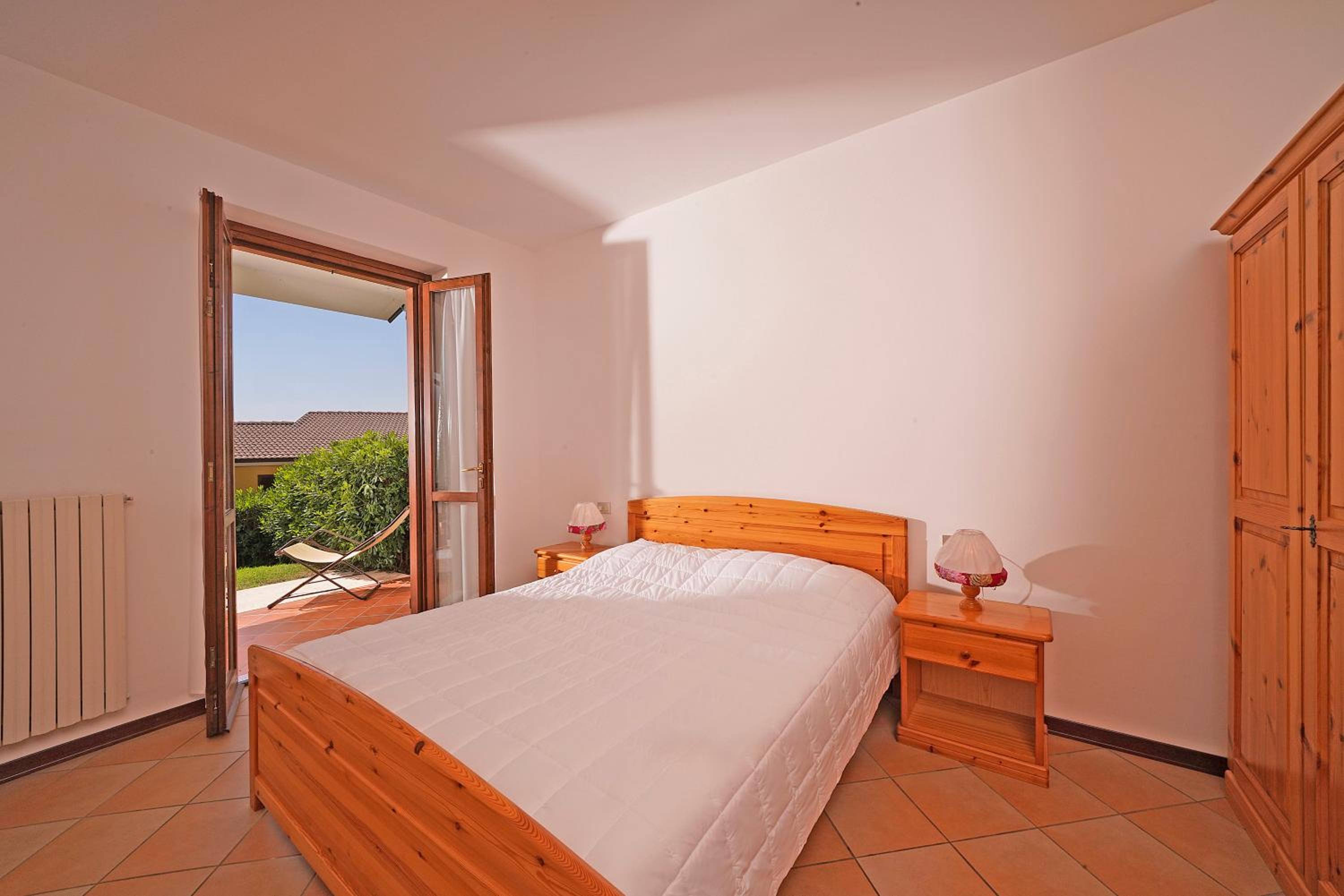 Economy Two-Bedroom Apartment with Mountain View photo 3