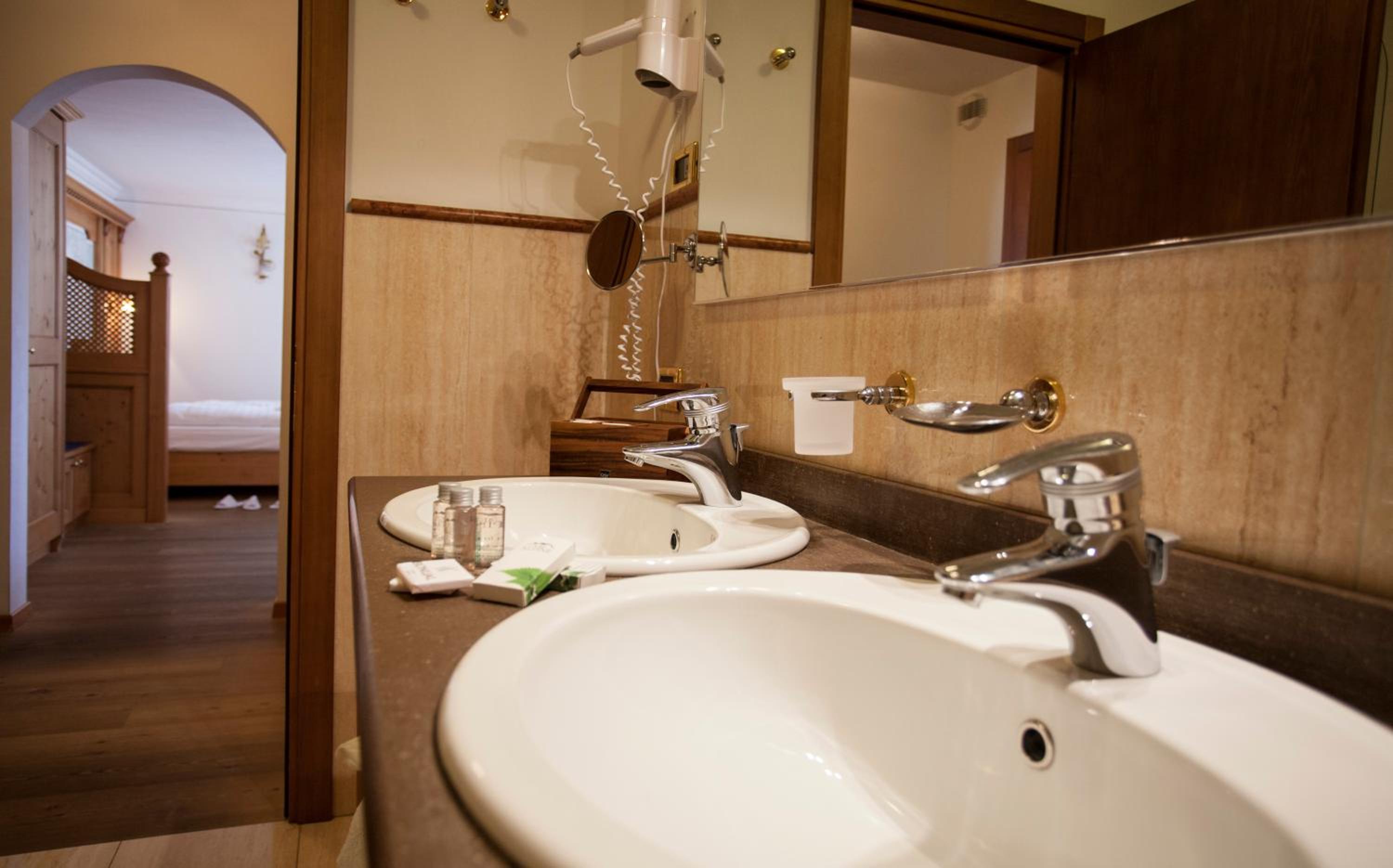 Quadruple Room - Photo 8