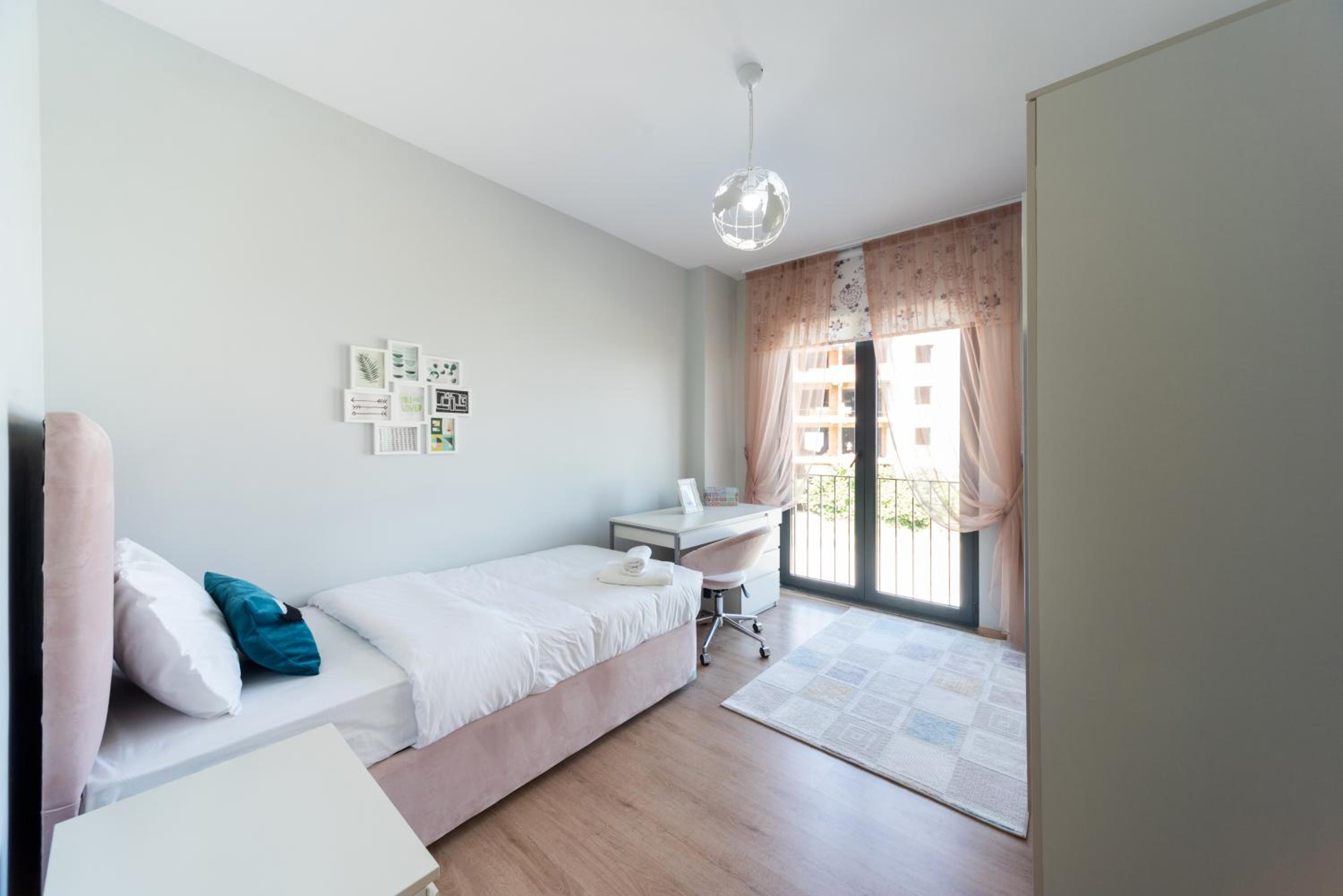 Three-Bedroom Suite - Photo 9
