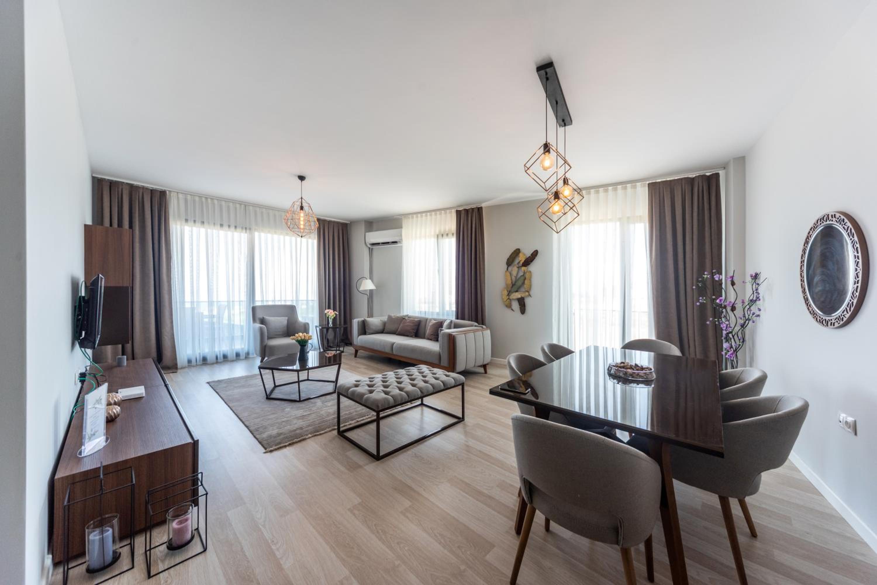 Three-Bedroom Suite - Photo 3