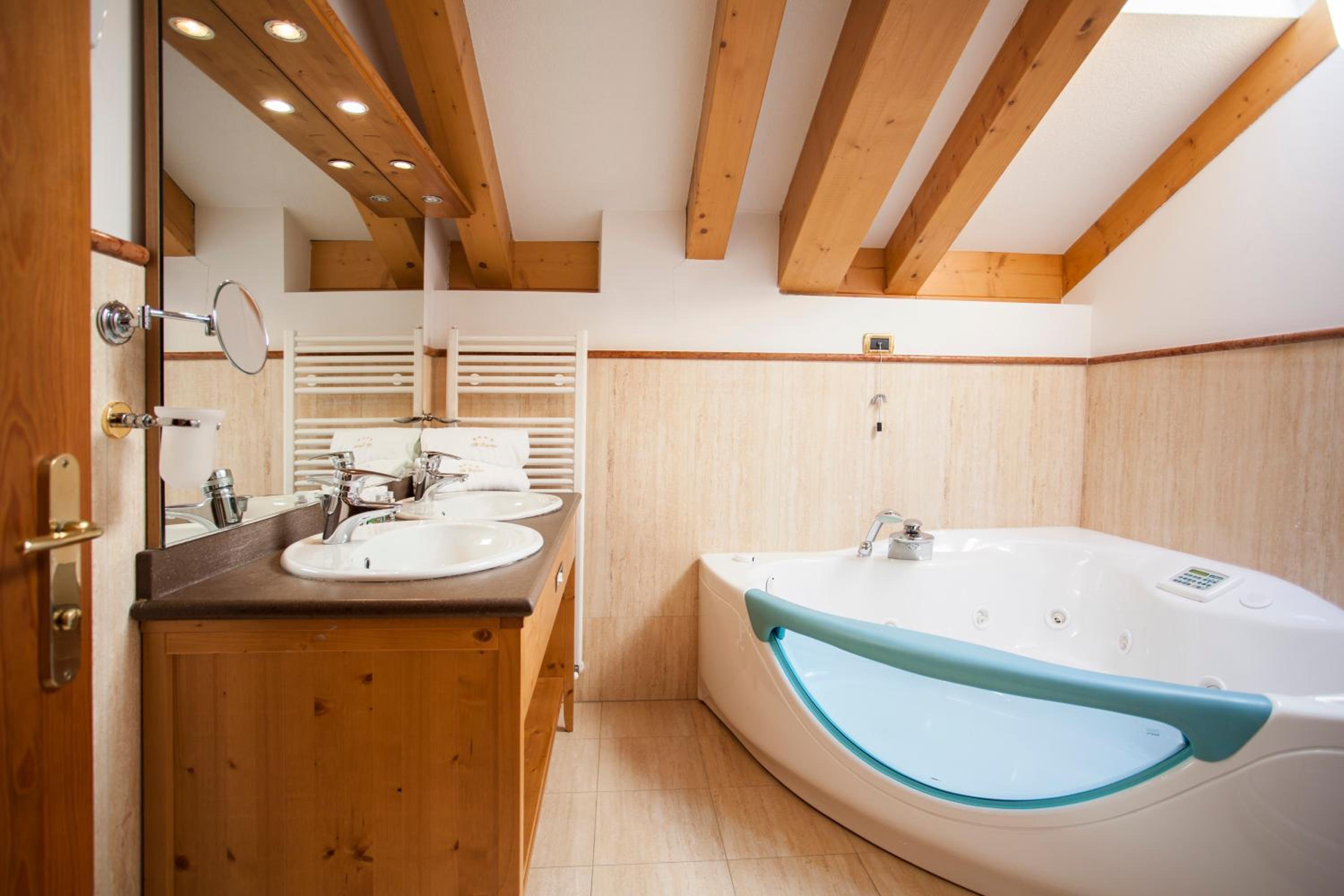 Suite - Photo 9