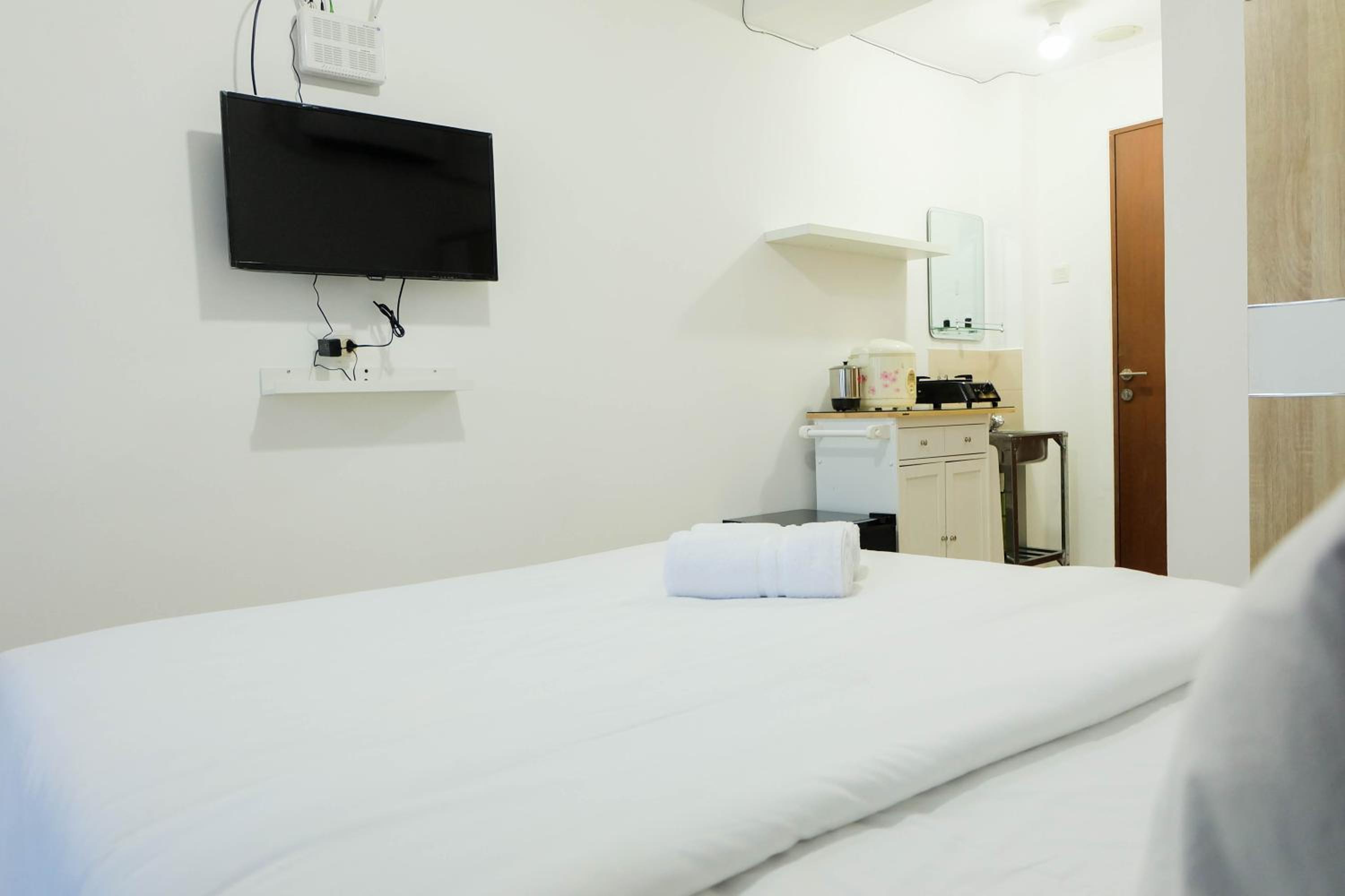 Studio Apartment - Photo 10