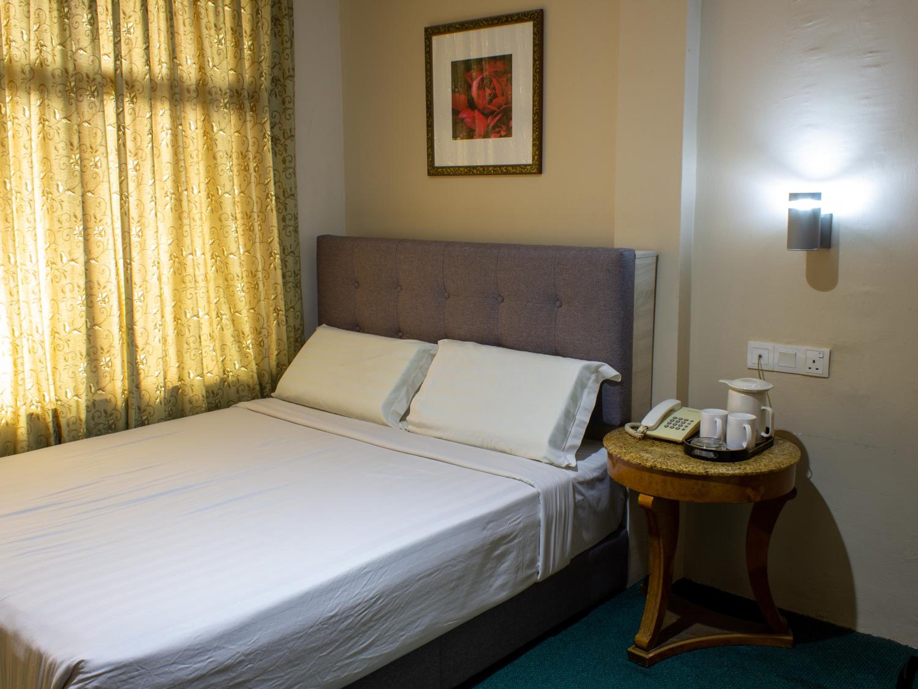 Standard Queen Room