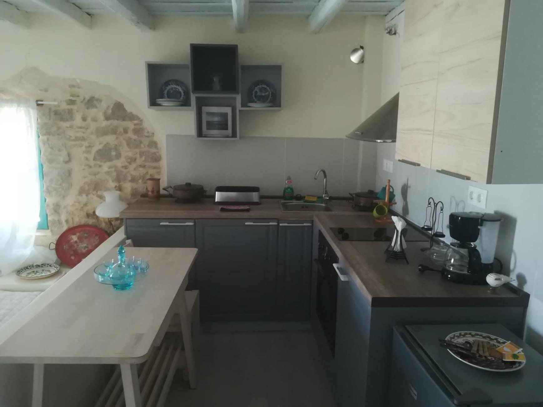 One-Bedroom Apartment - Photo 3