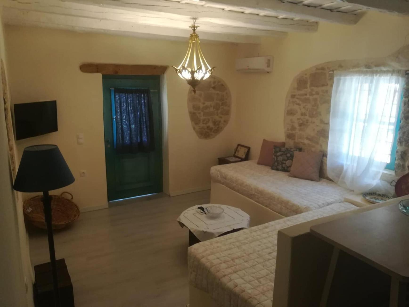 One-Bedroom Apartment - Photo 1