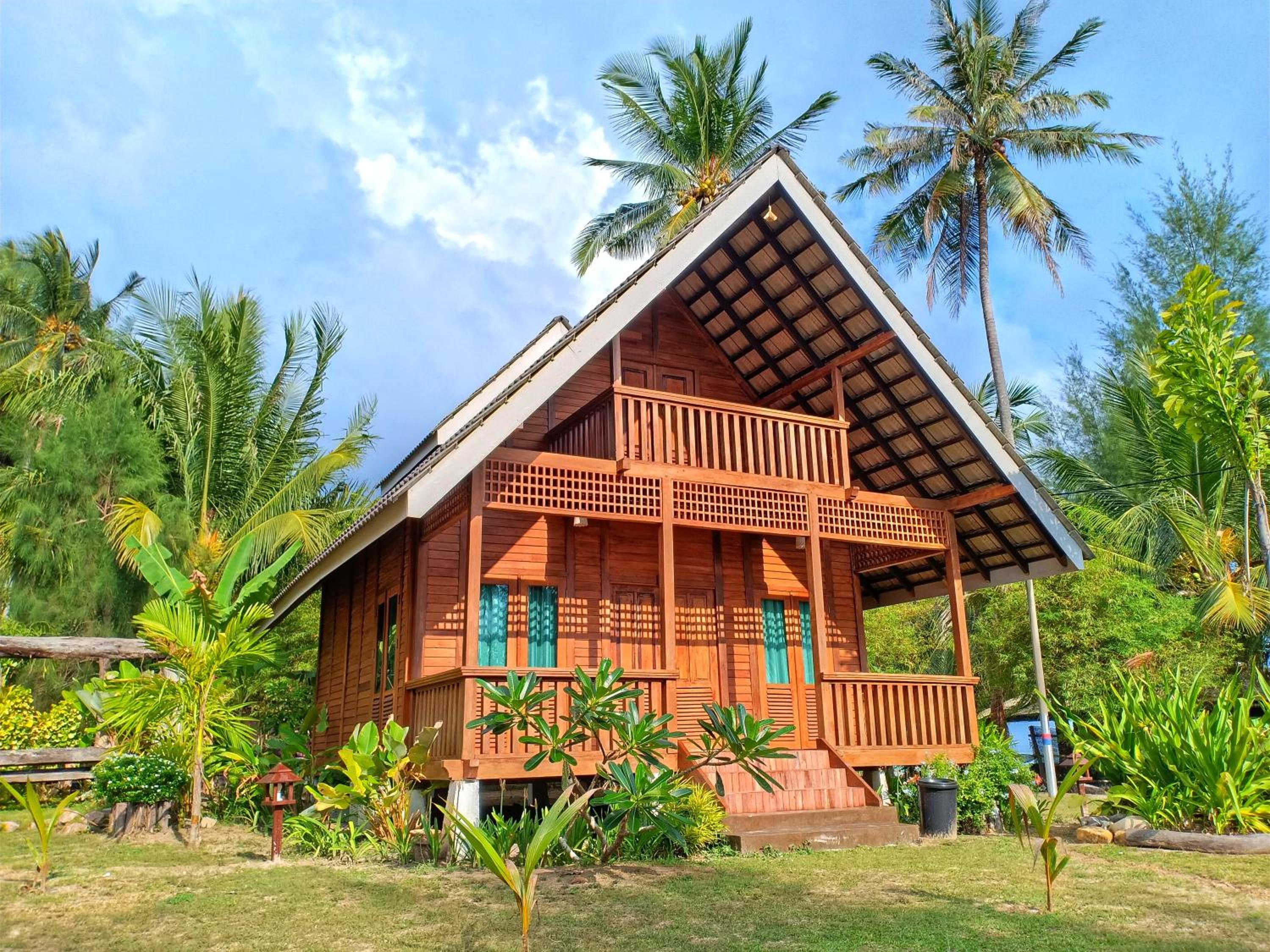 Bungalow With Garden View photo 3