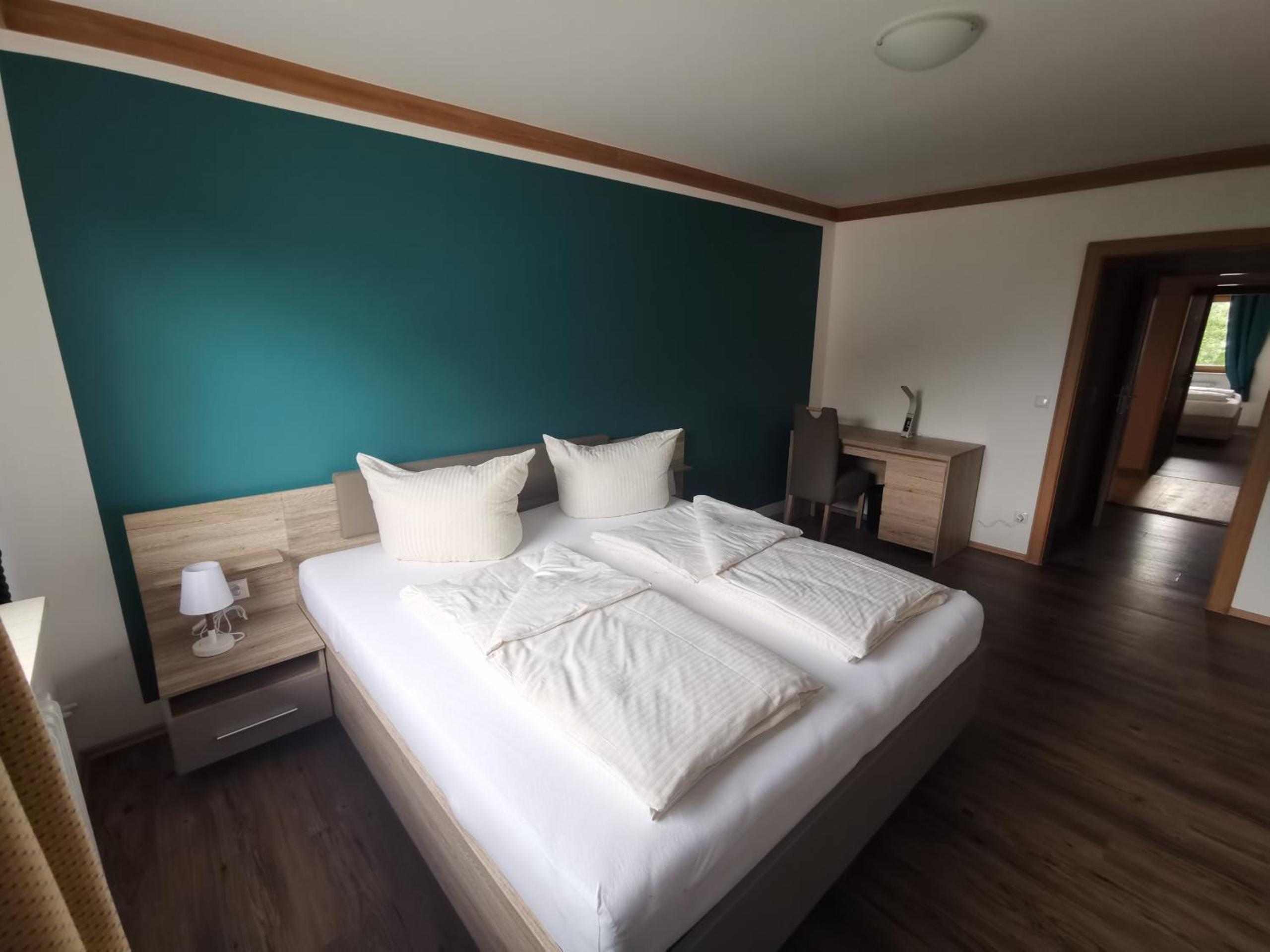 Standard Double Room - Photo 11