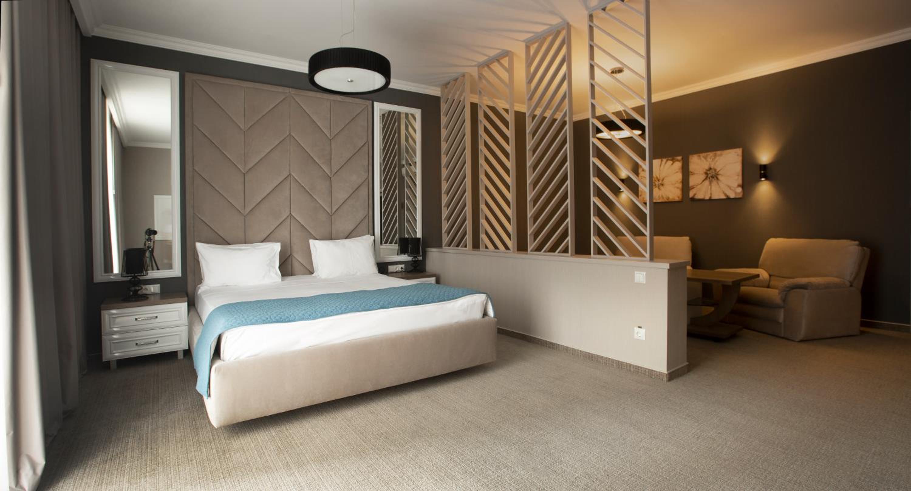 Suite with King Bed and Balcony - Non-Smoking photo 1