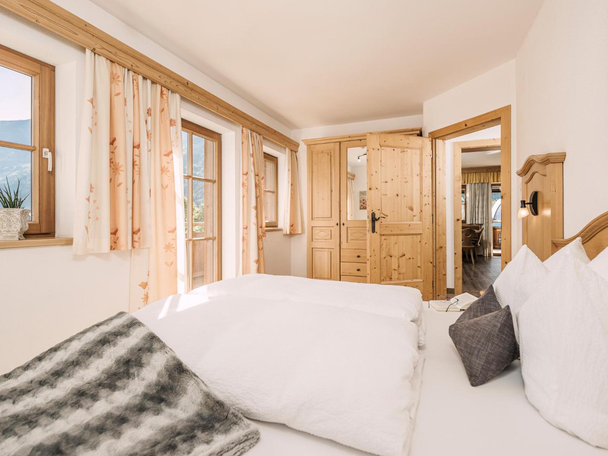Six-Bedroom House photo 1