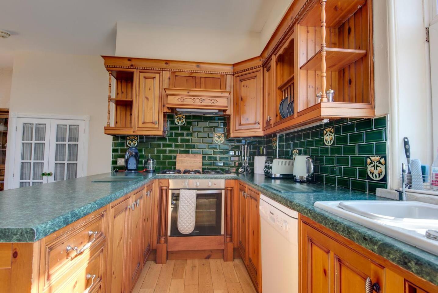 Three-Bedroom Apartment - Photo 9