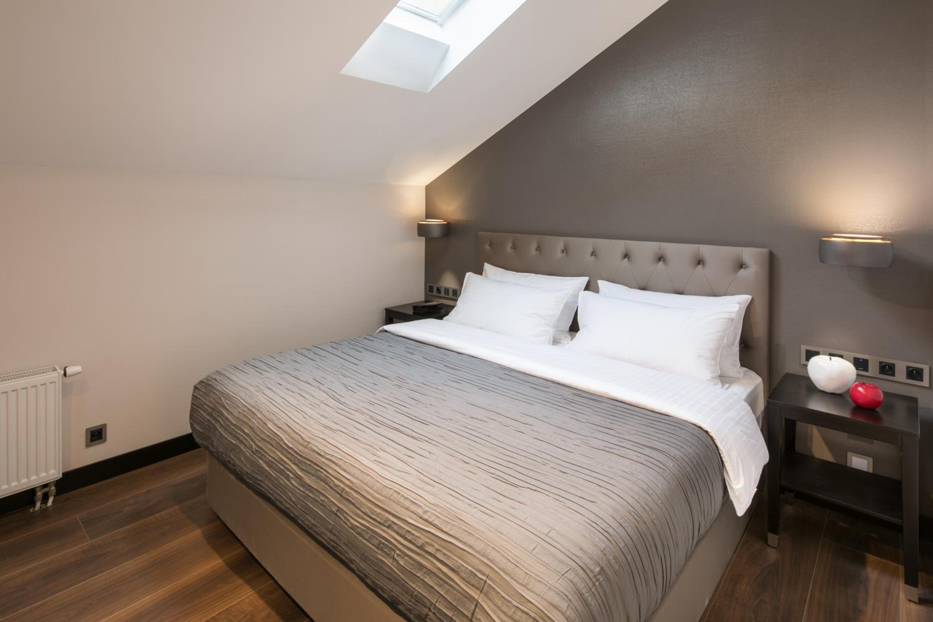 Small Double Room thumbnail 6