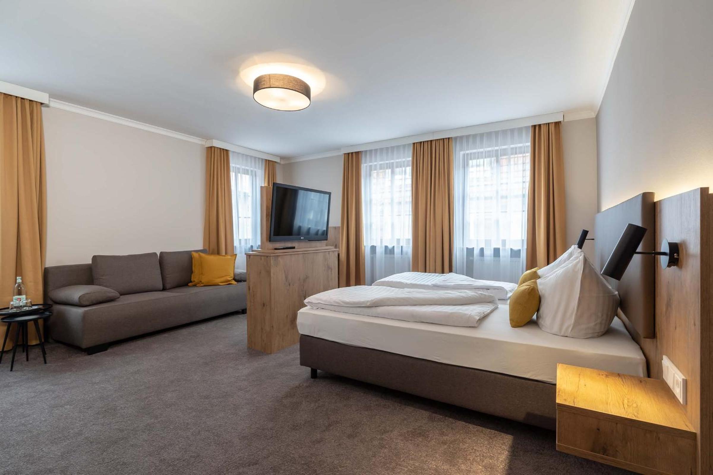 Deluxe Double Room - Photo 12