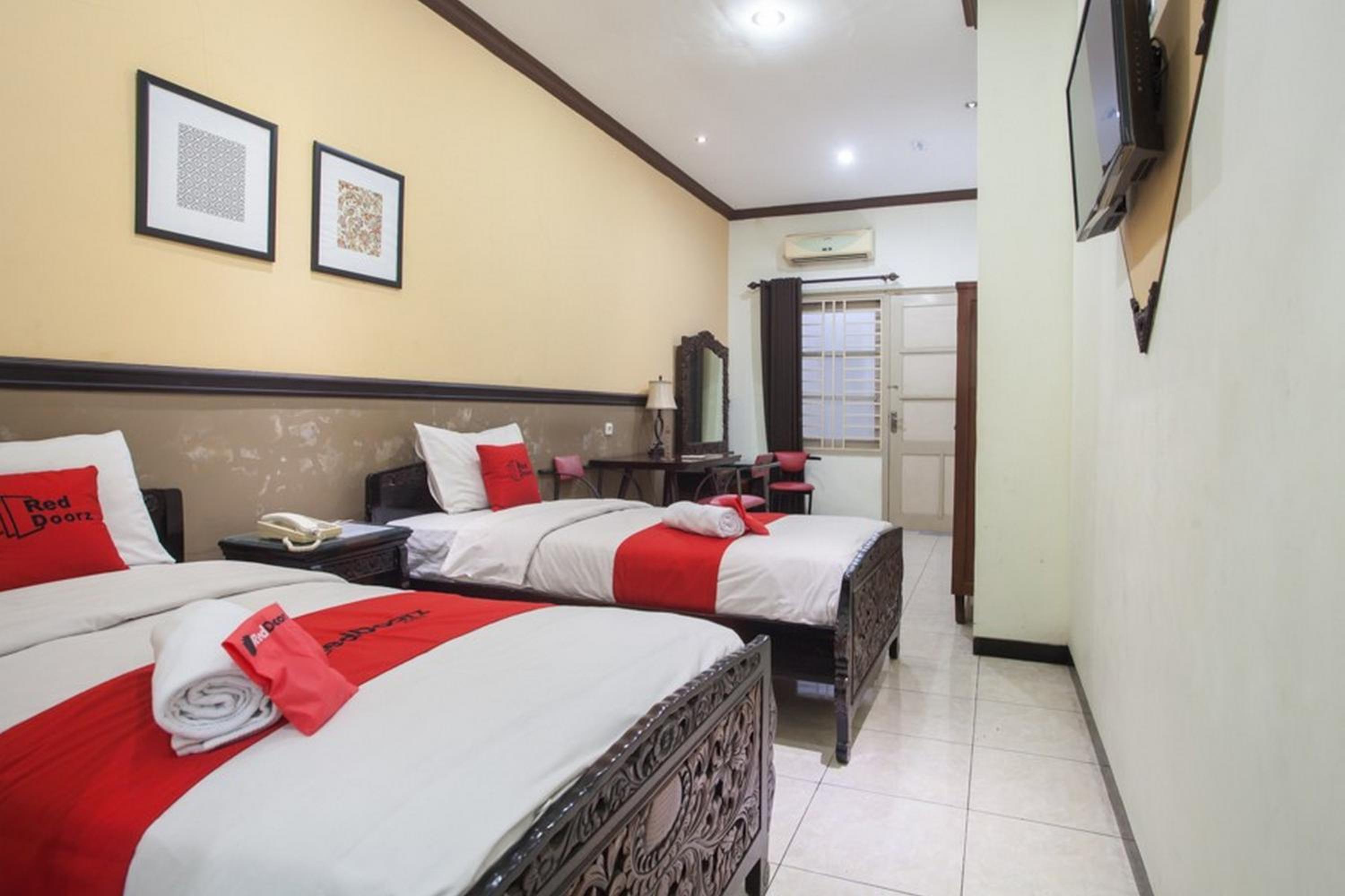 Standard Twin Room - Photo 1