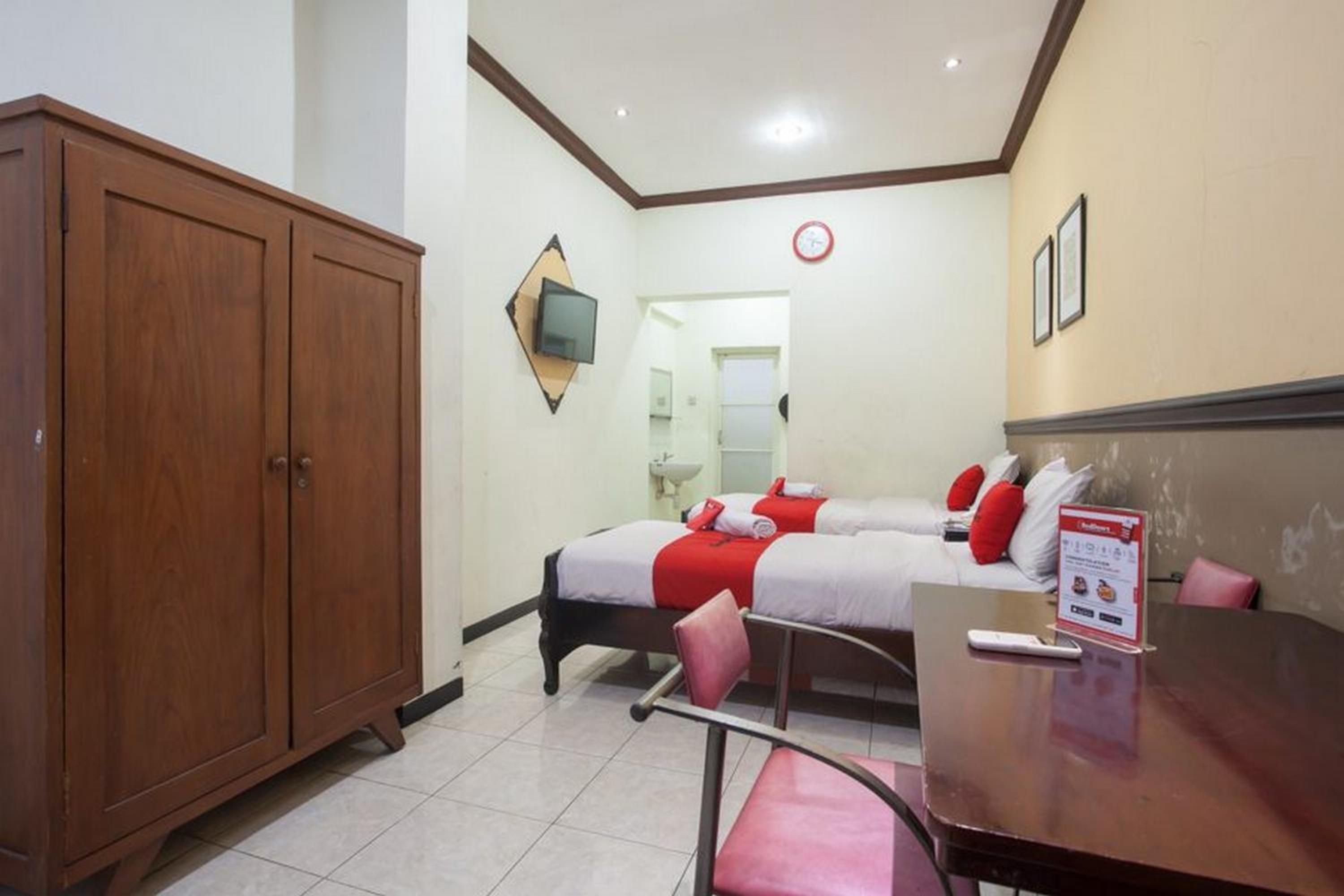 Standard Twin Room - Photo 3