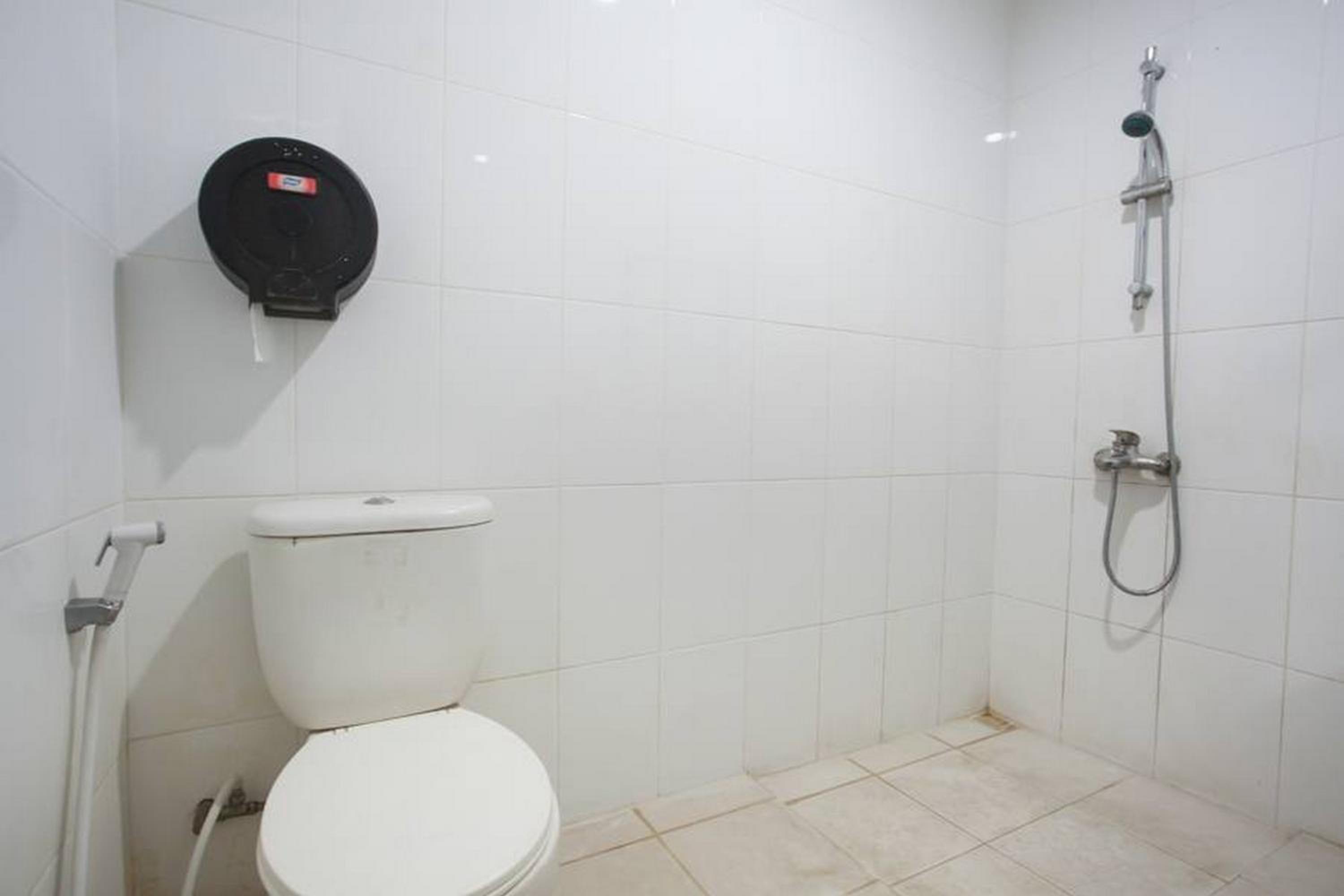 Standard Twin Room - Photo 6