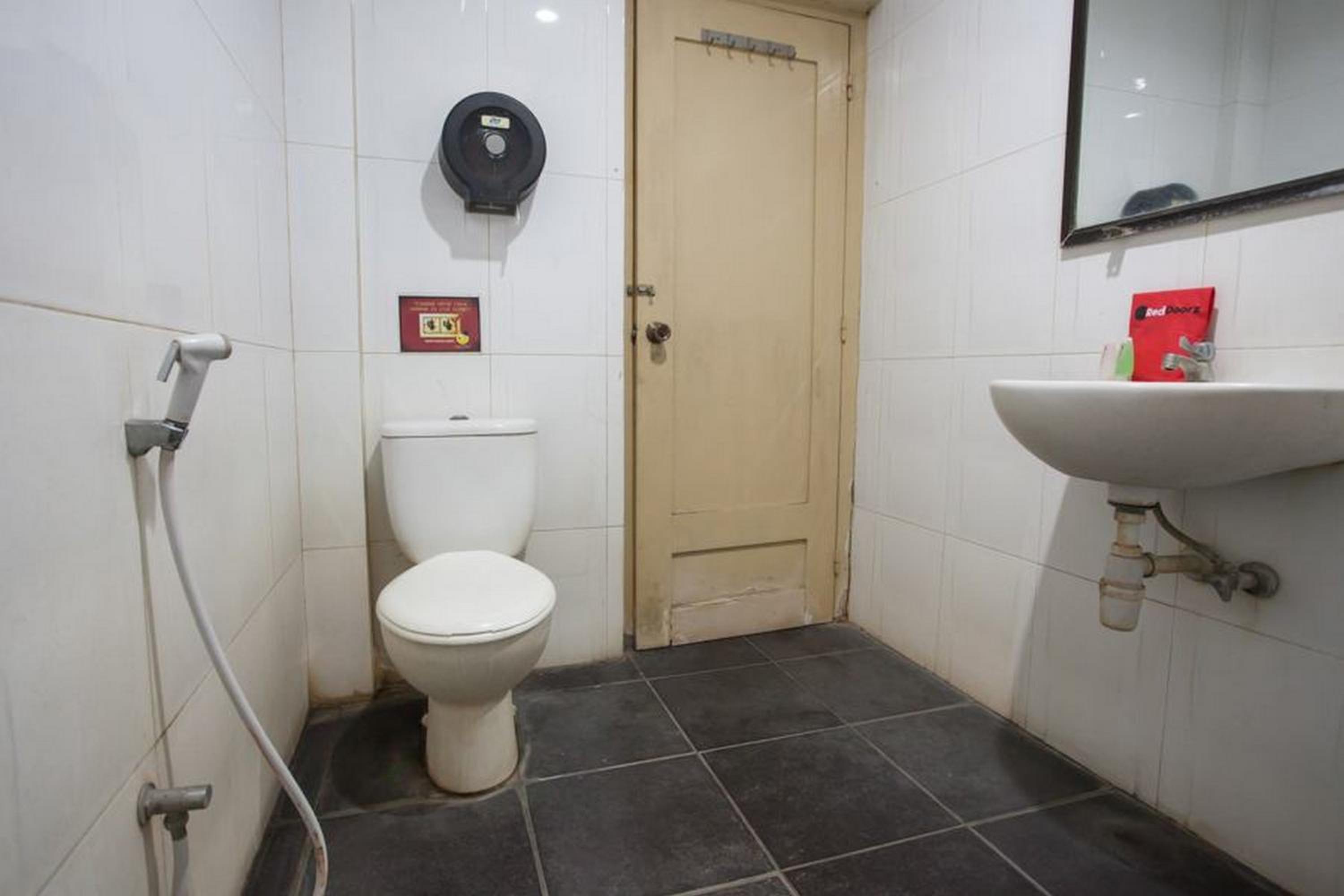 Standard Twin Room - Photo 5