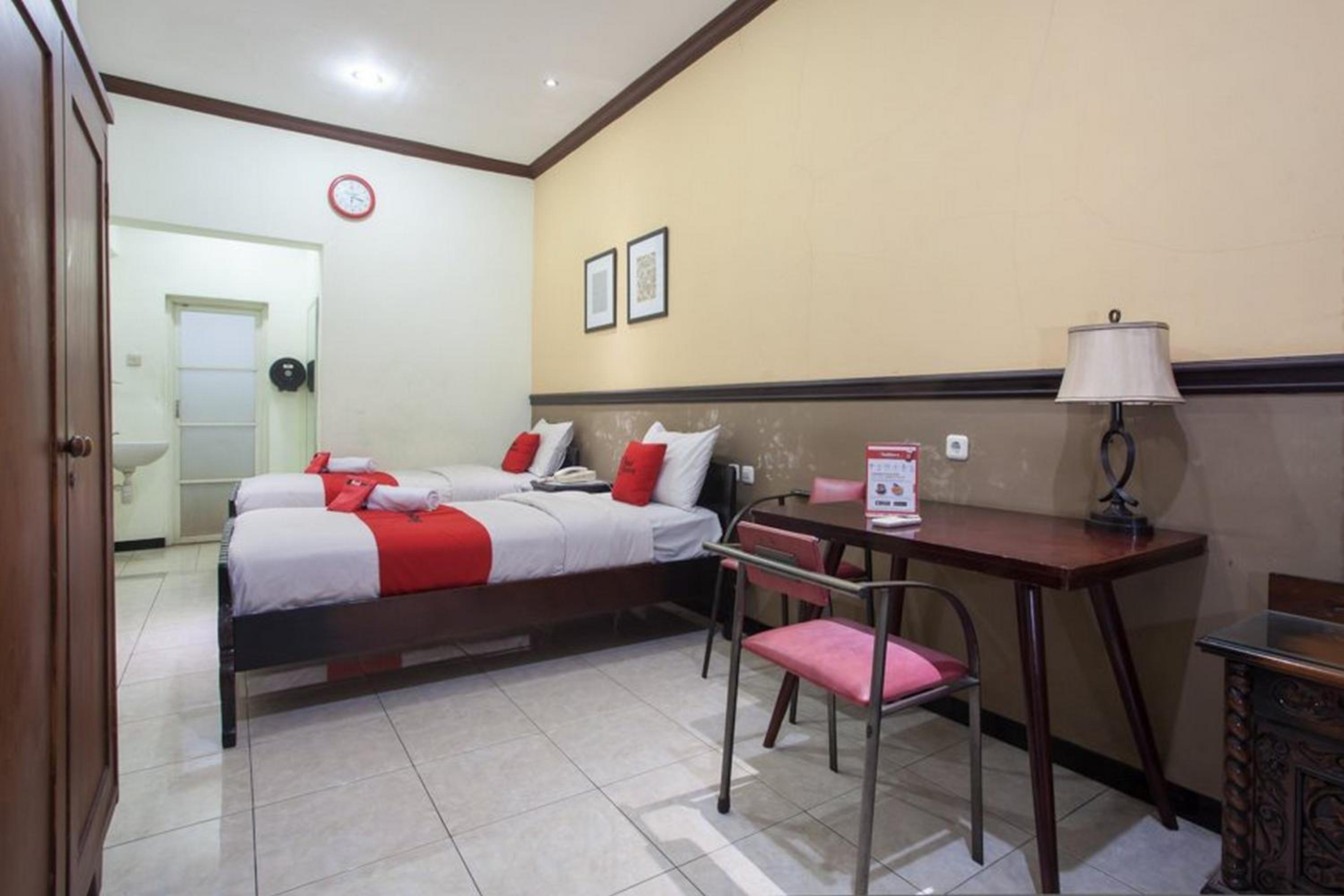 Standard Twin Room - Photo 7