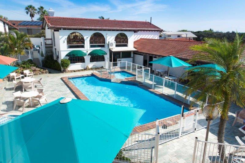 Deluxe Two Bedroom Apartment – Pool View photo 2