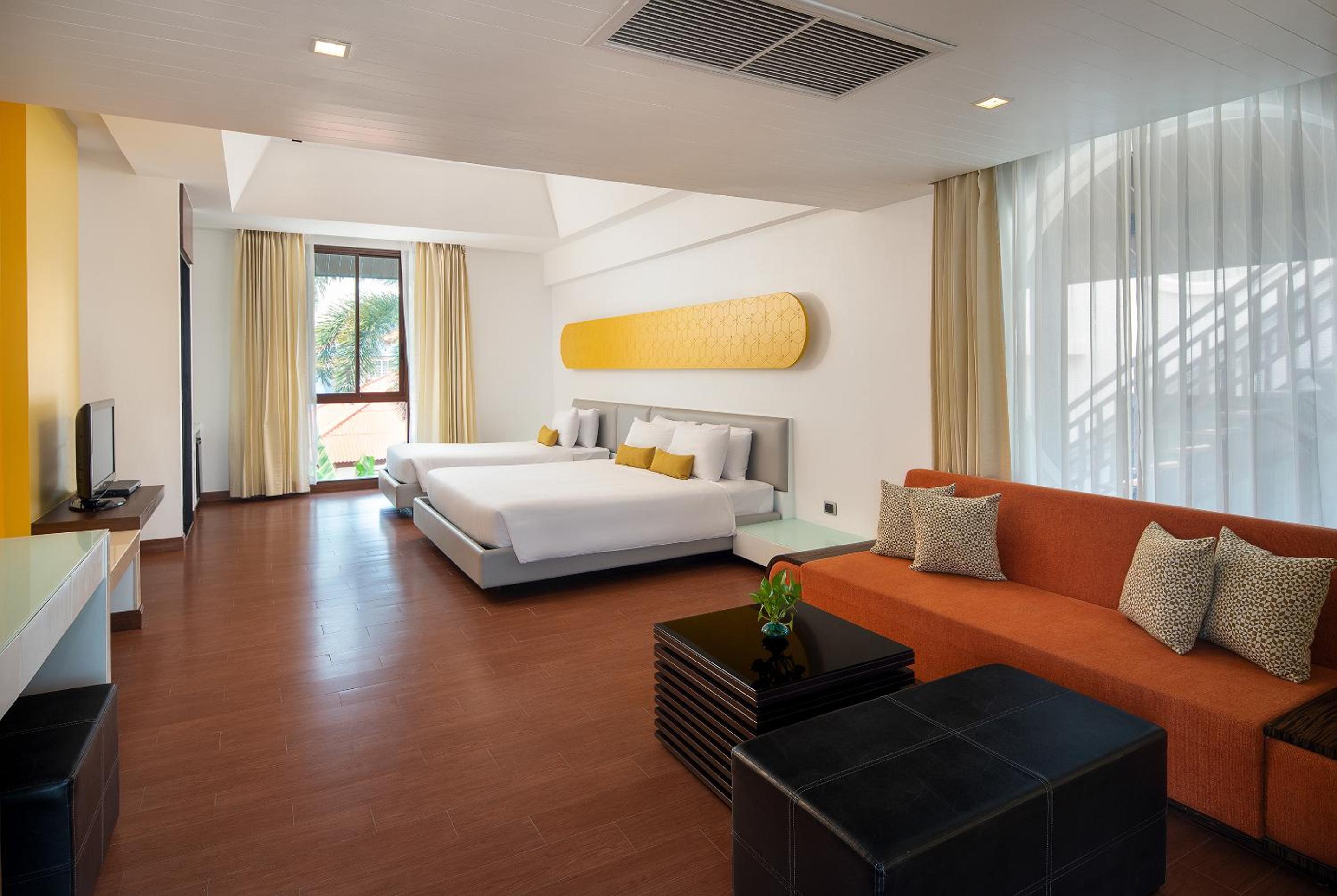 Deluxe Twin Room with Pool View thumbnail 6