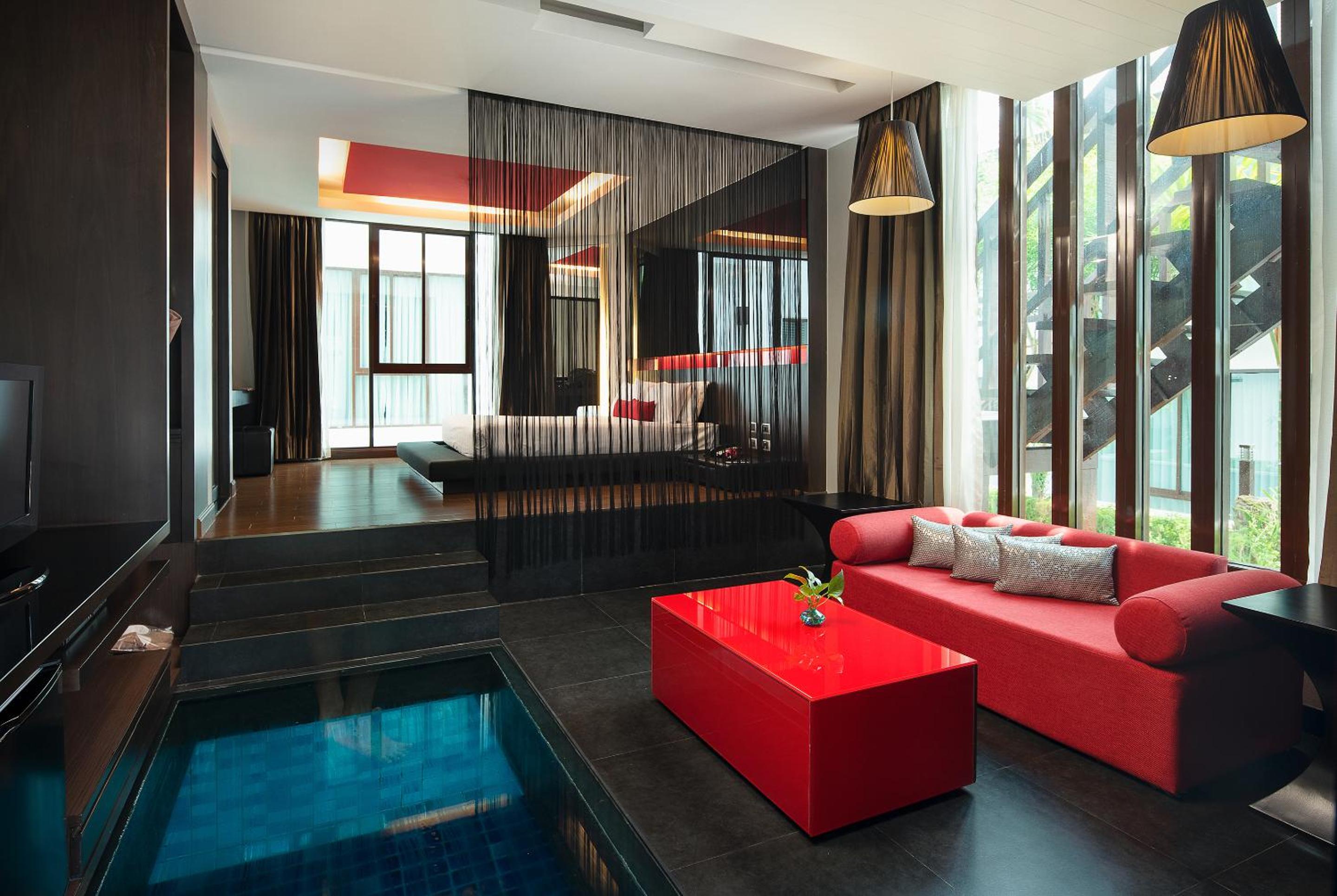 Deluxe King Room with Pool Access