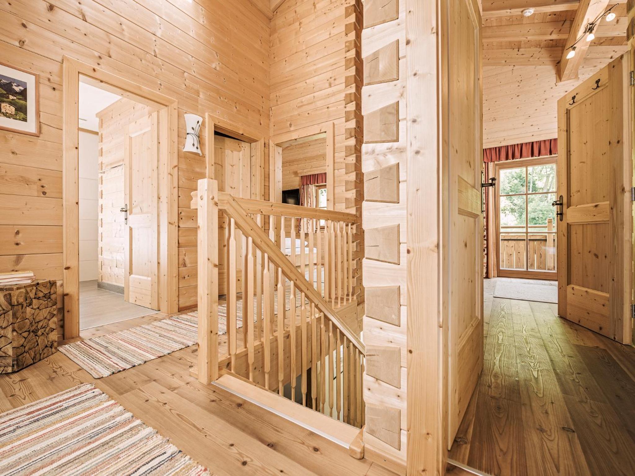 Five-Bedroom House photo 1