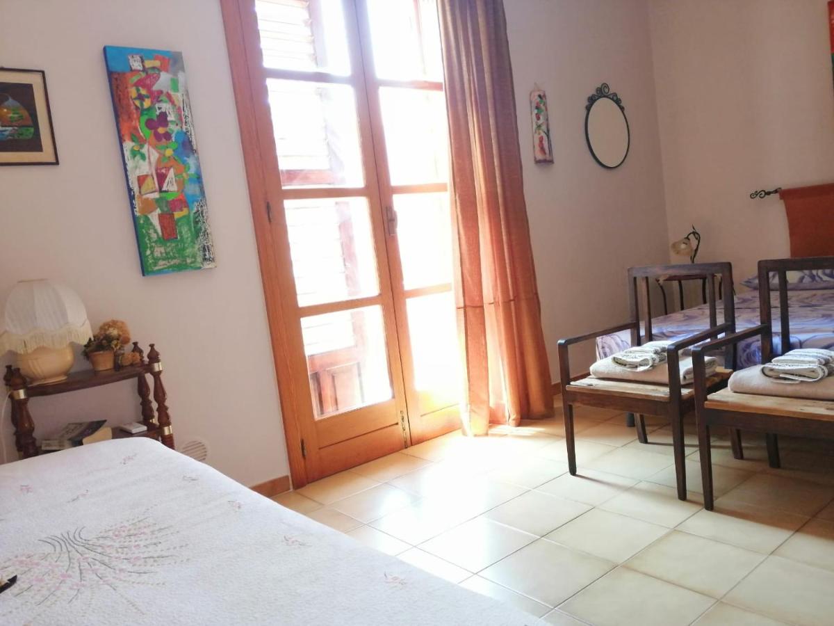 Double Room with Balcony - Photo 2