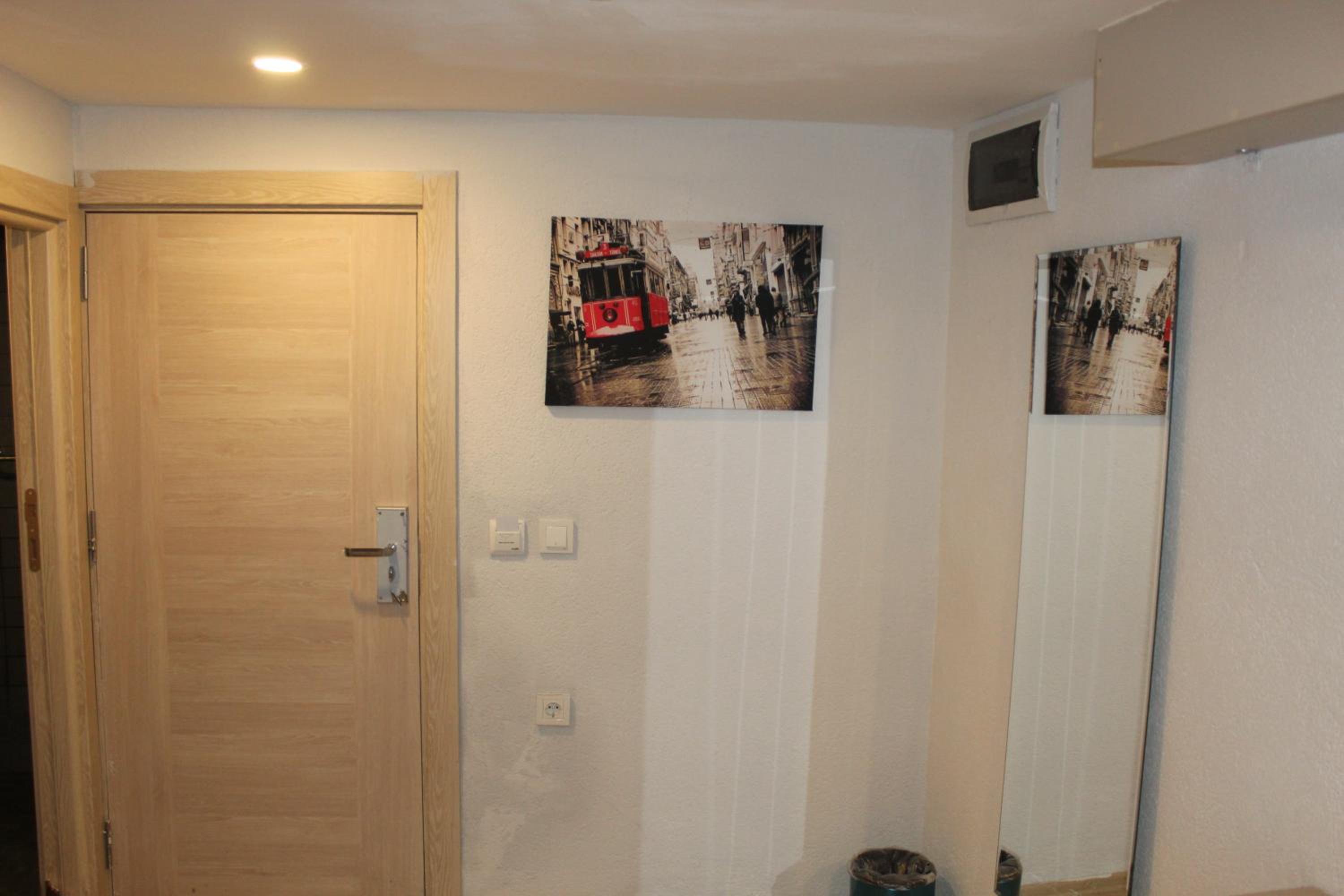 Budget Double Room - Basement Floor  photo 3