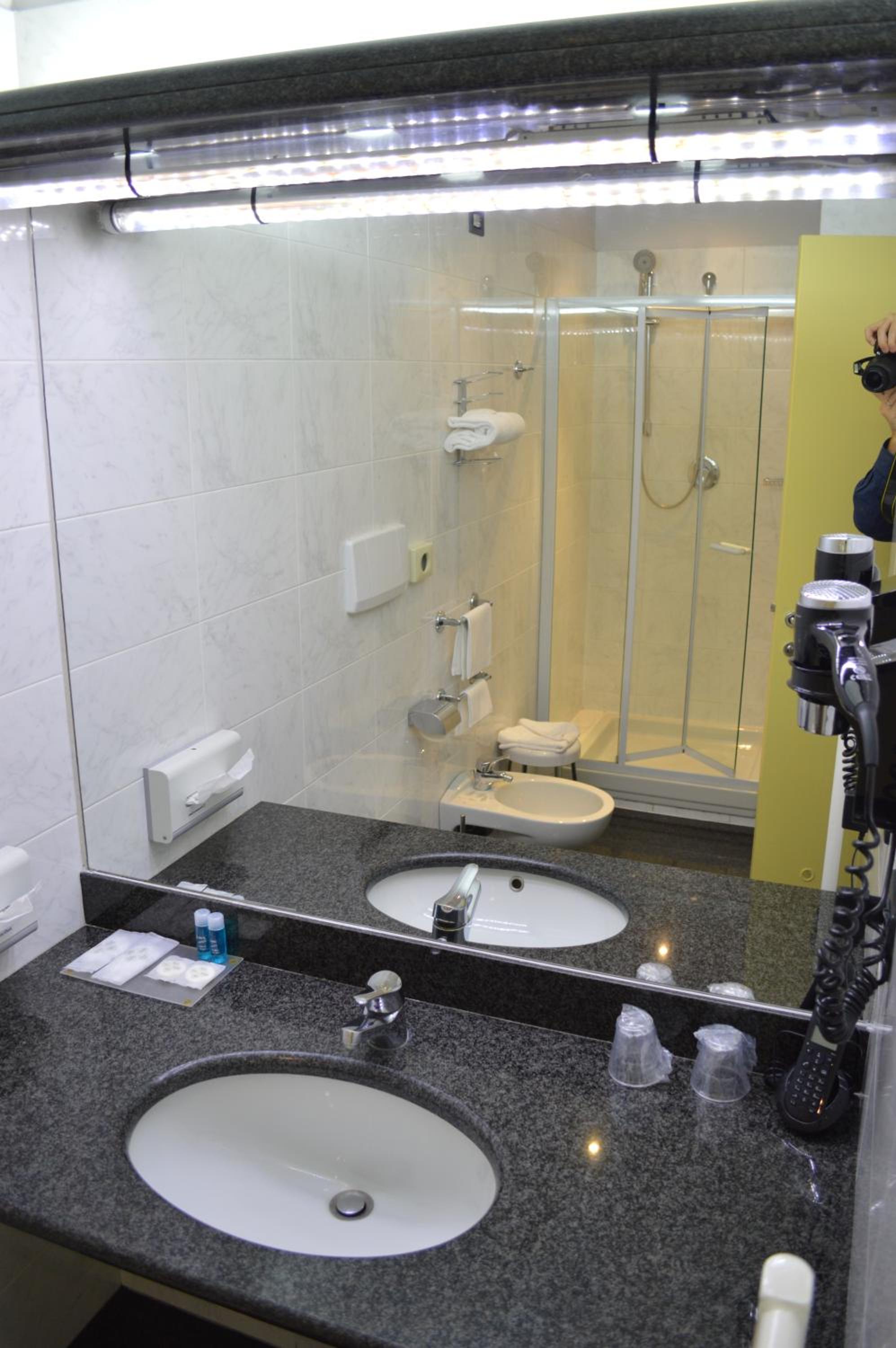 Single Room photo 2