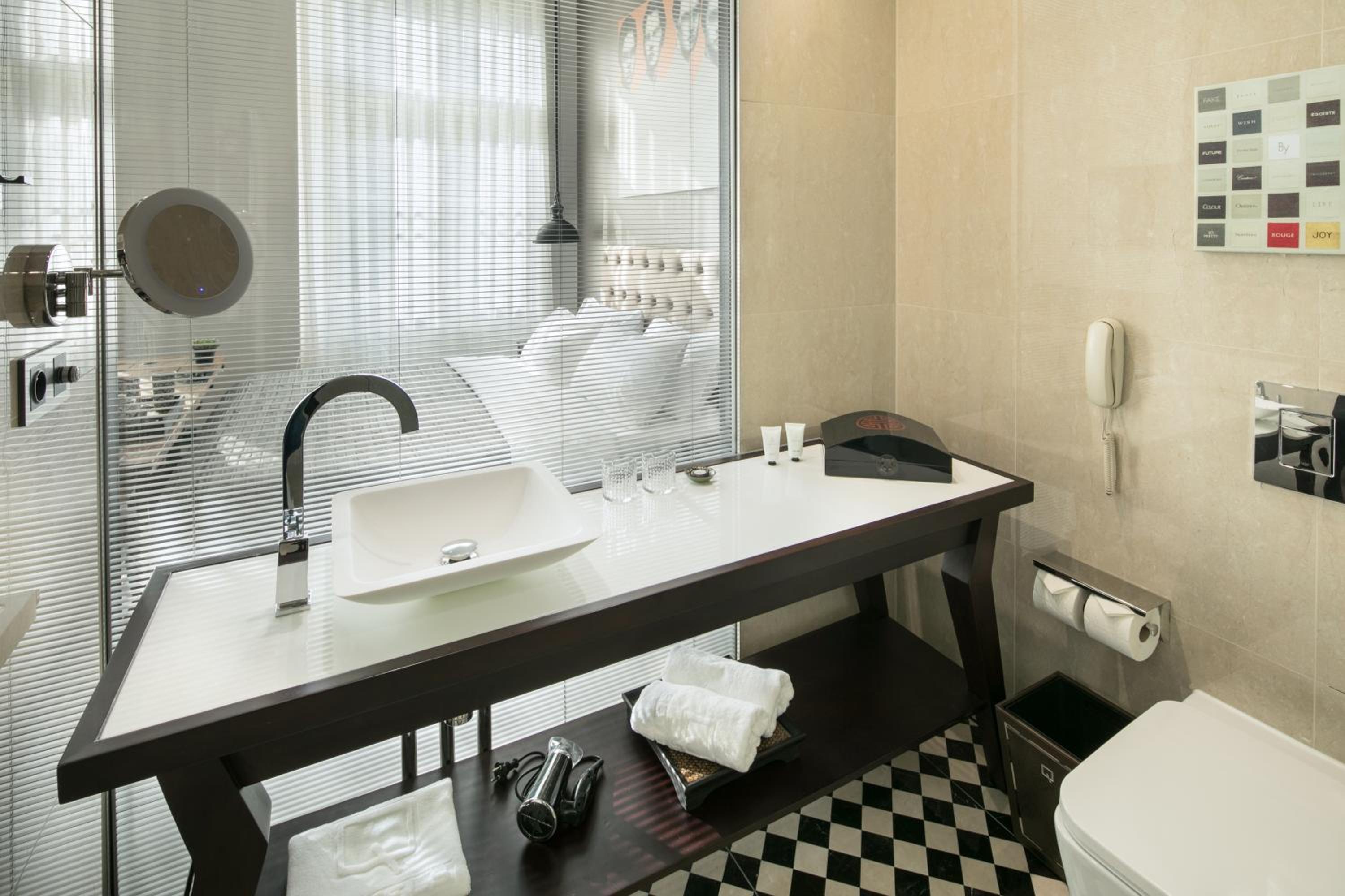 Luxury Double Room thumbnail 5