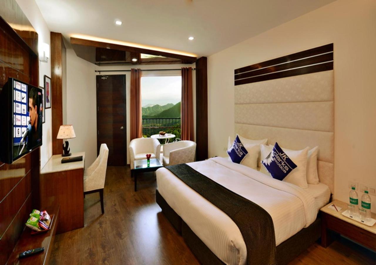 Deluxe Double Room with Balcony photo 2