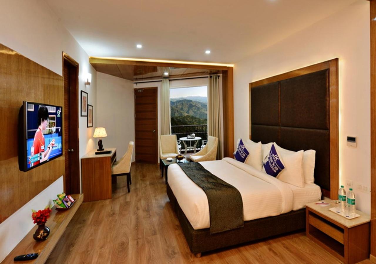 Deluxe Double Room with Balcony photo 3