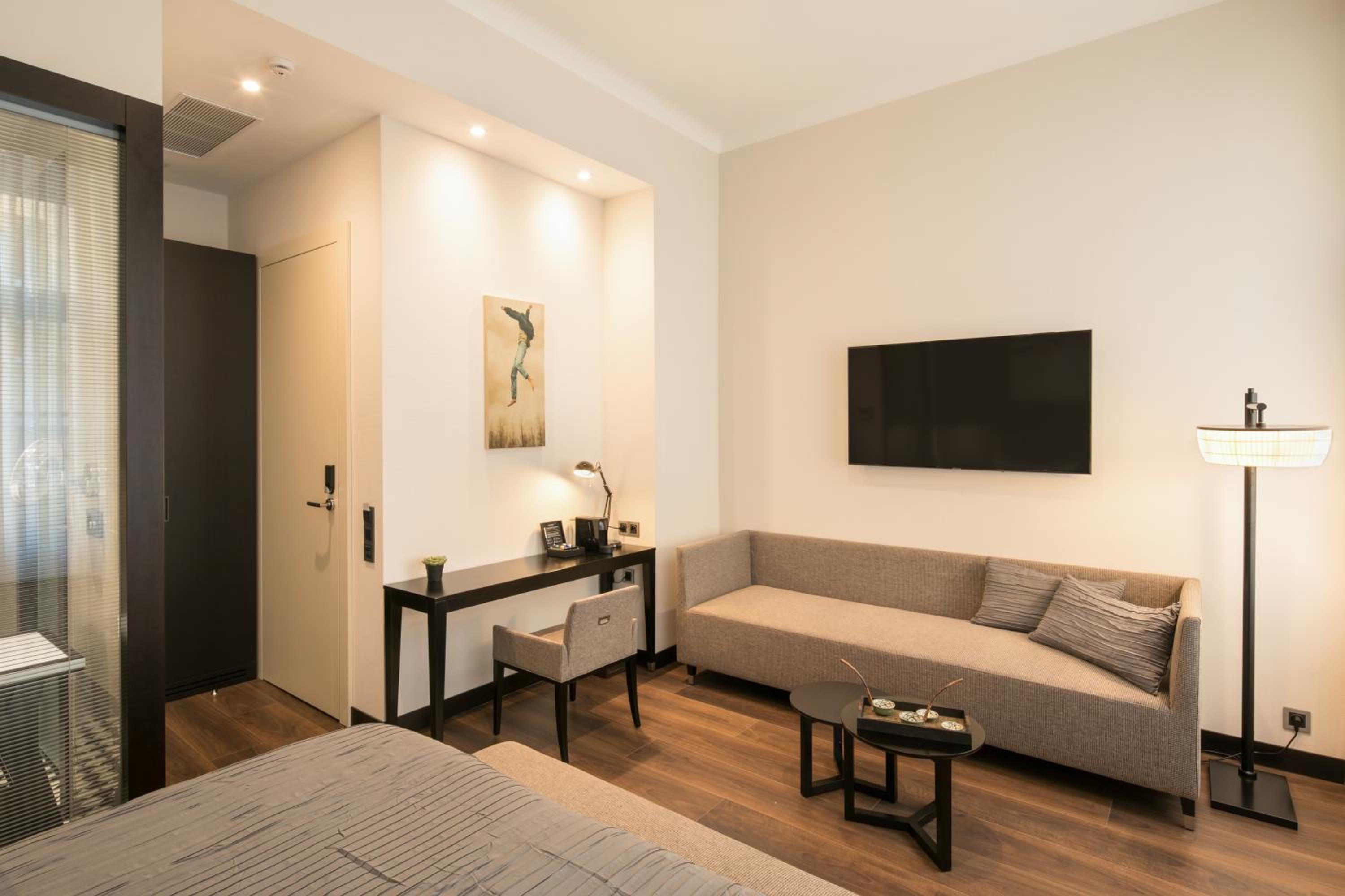 Lower Ground Floor Superior Double Room with Kitchen