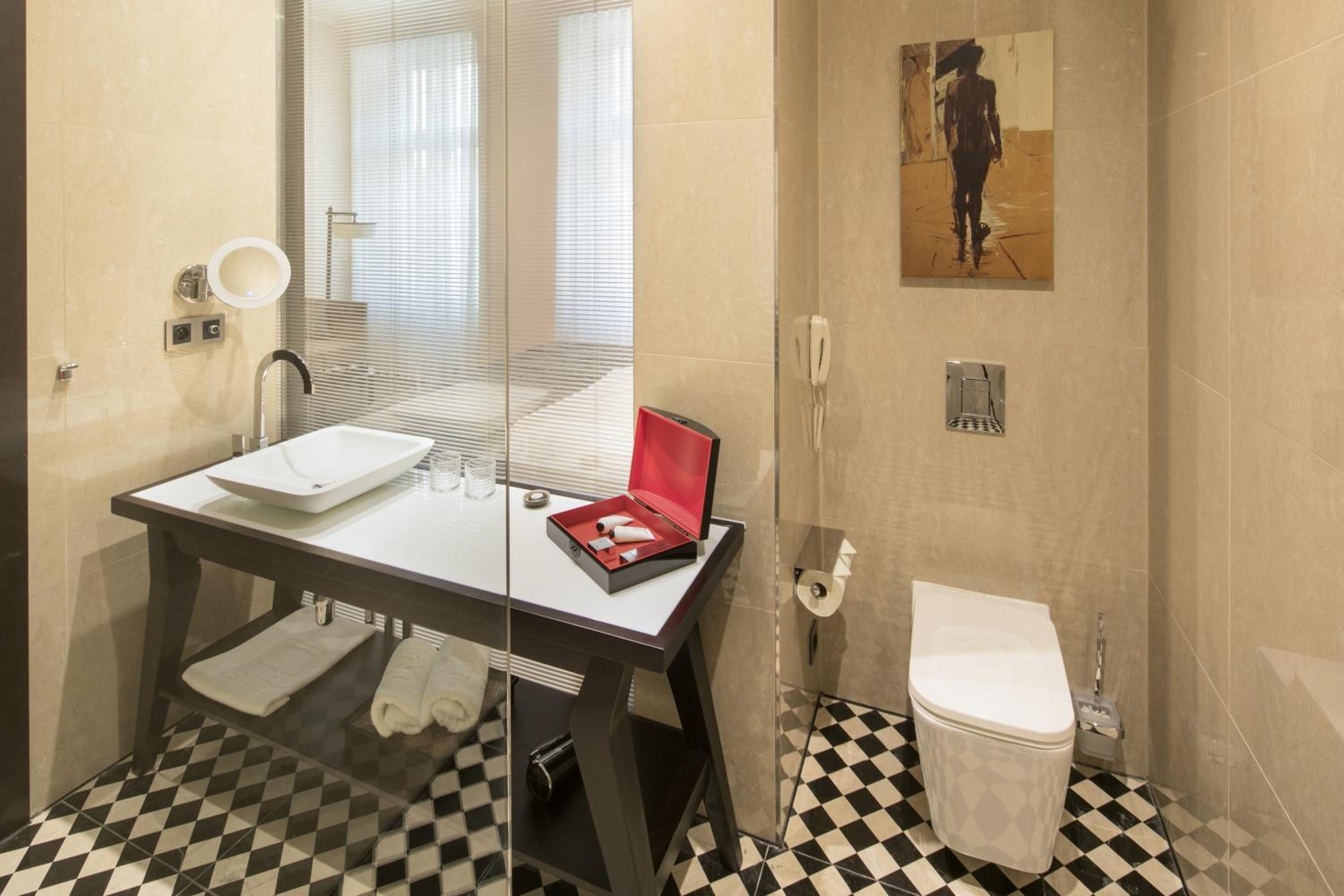 Lower Ground Floor Superior Double Room with Kitchen
